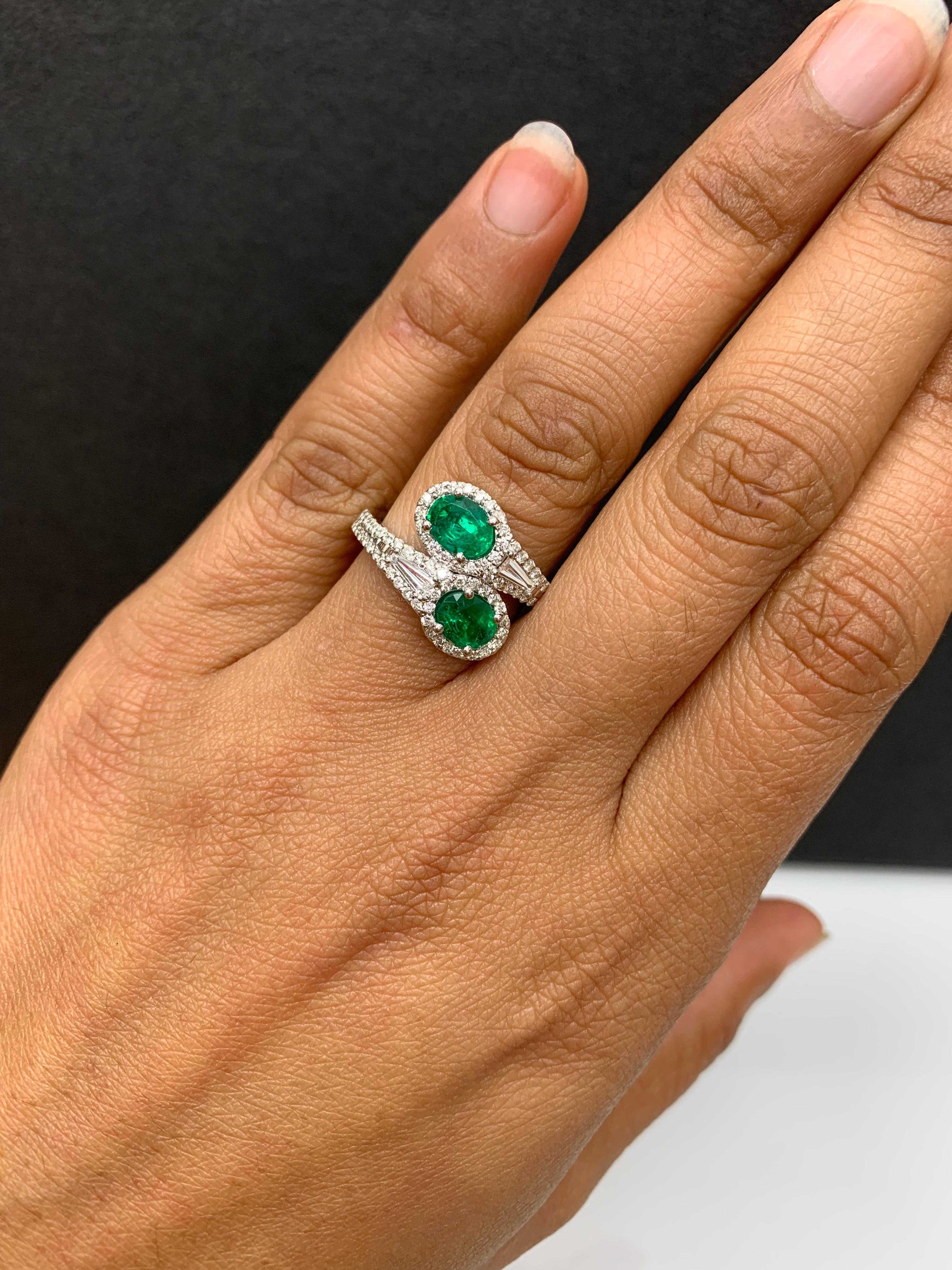 Modern 1.52 Carat Oval Cut Emerald Diamond Toi et Moi Engagement Ring 14K White Gold For Sale