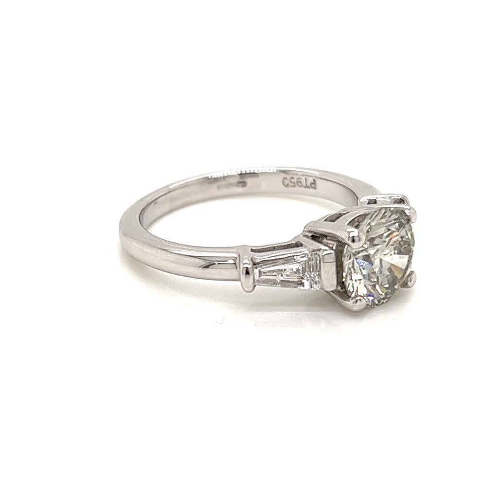 Round Cut 1.52 Carat Round Brilliant Diamond with Tapered Side Diamonds Platinum Ring For Sale