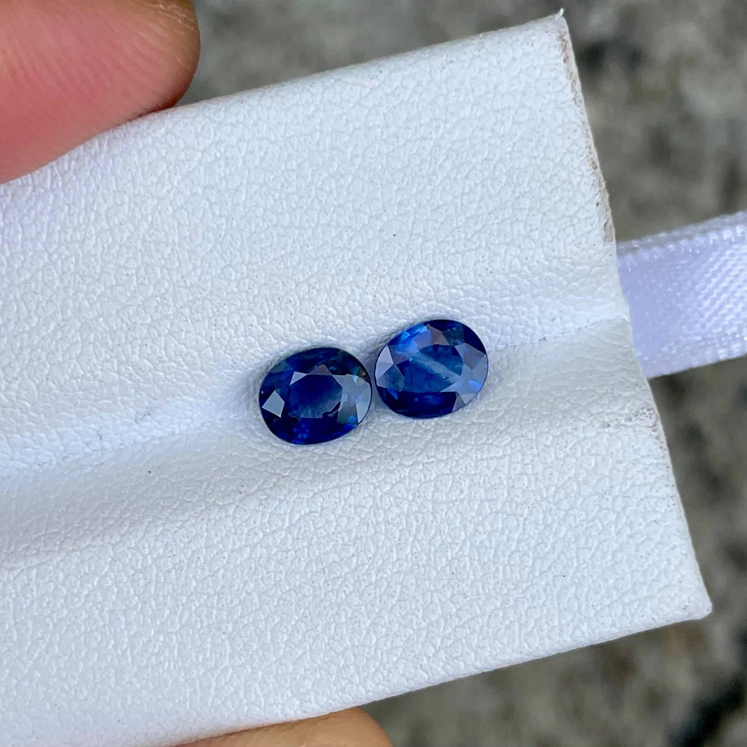 Gewicht 1,52 Karat 
Abmessungen 6,1x5,0x3,0 mm 
Behandlung erhitzt 
Herkunft Sri Lanka 
Klarheit SI
Form oval 
Facettenschliff 


Dieses atemberaubende Paar natürlicher blauer Saphire von 1,52 Karat aus Sri Lanka besticht durch seine