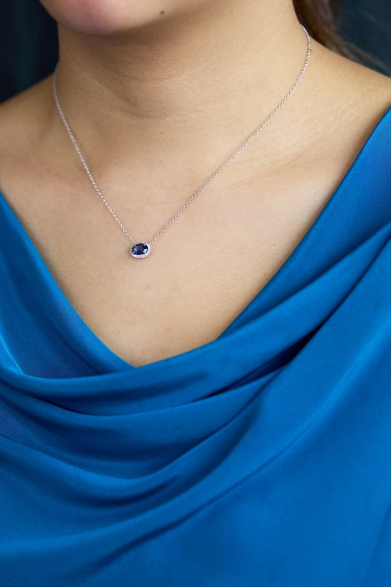Roman Malakov 1.52 Carats Oval Cut Sapphire & Diamond Halo Pendant Necklace For Sale 1