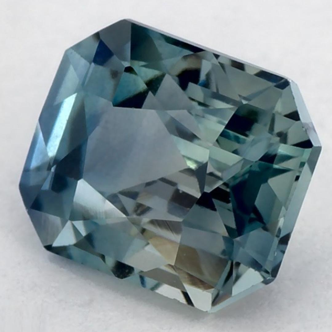 Taille octogone 1.52 Ct Blue Sapphire Octagon Cut Loose Gemstone en vente