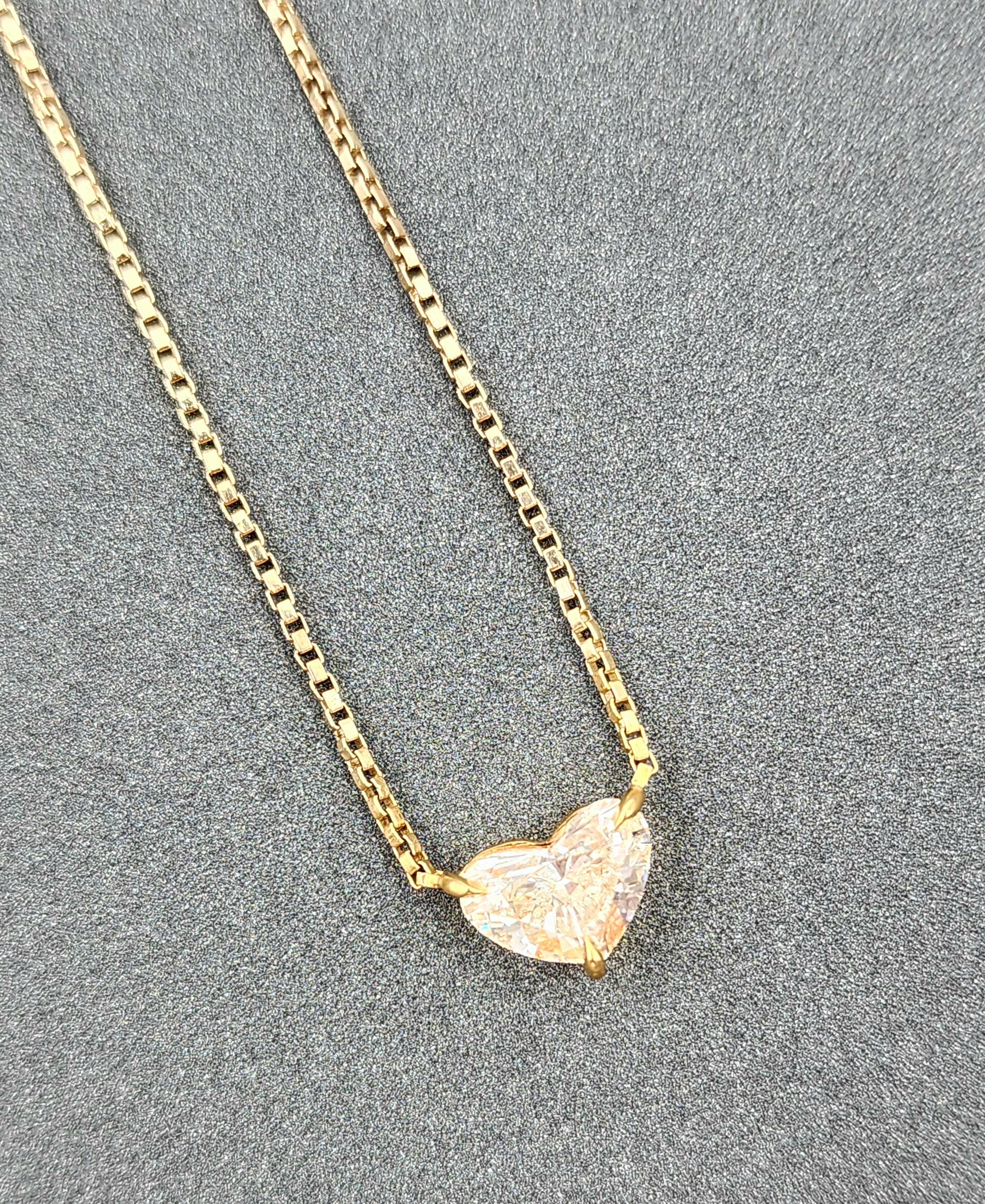 1.52 ct Natural Yellow Heart Diamond Pendant For Sale 1
