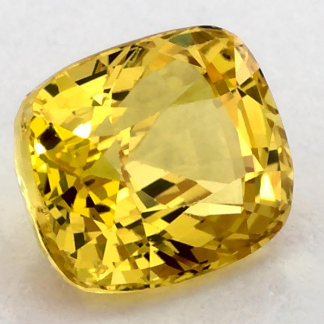 Taille coussin 1.52 Ct Yellow Sapphire Cushion Loose Gemstone (pierre précieuse en vrac) en vente