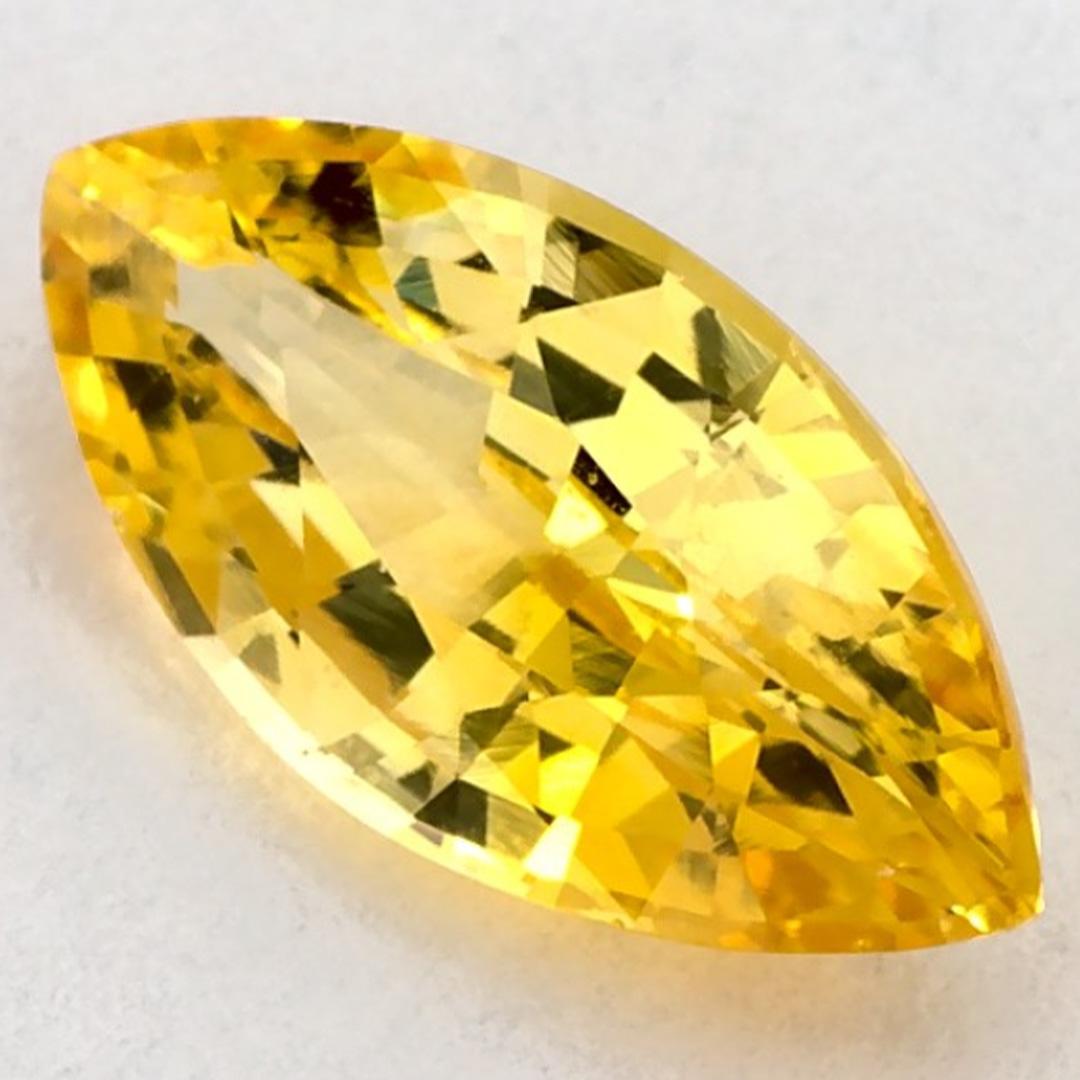 Questo zaffiro giallo naturale offre eleganza e raffinatezza. Con la sua ricca saturazione del colore e il taglio preciso, è il centro perfetto per un anello di fidanzamento o per un design di gioielli di lusso.

Questo zaffiro proviene dallo Sri