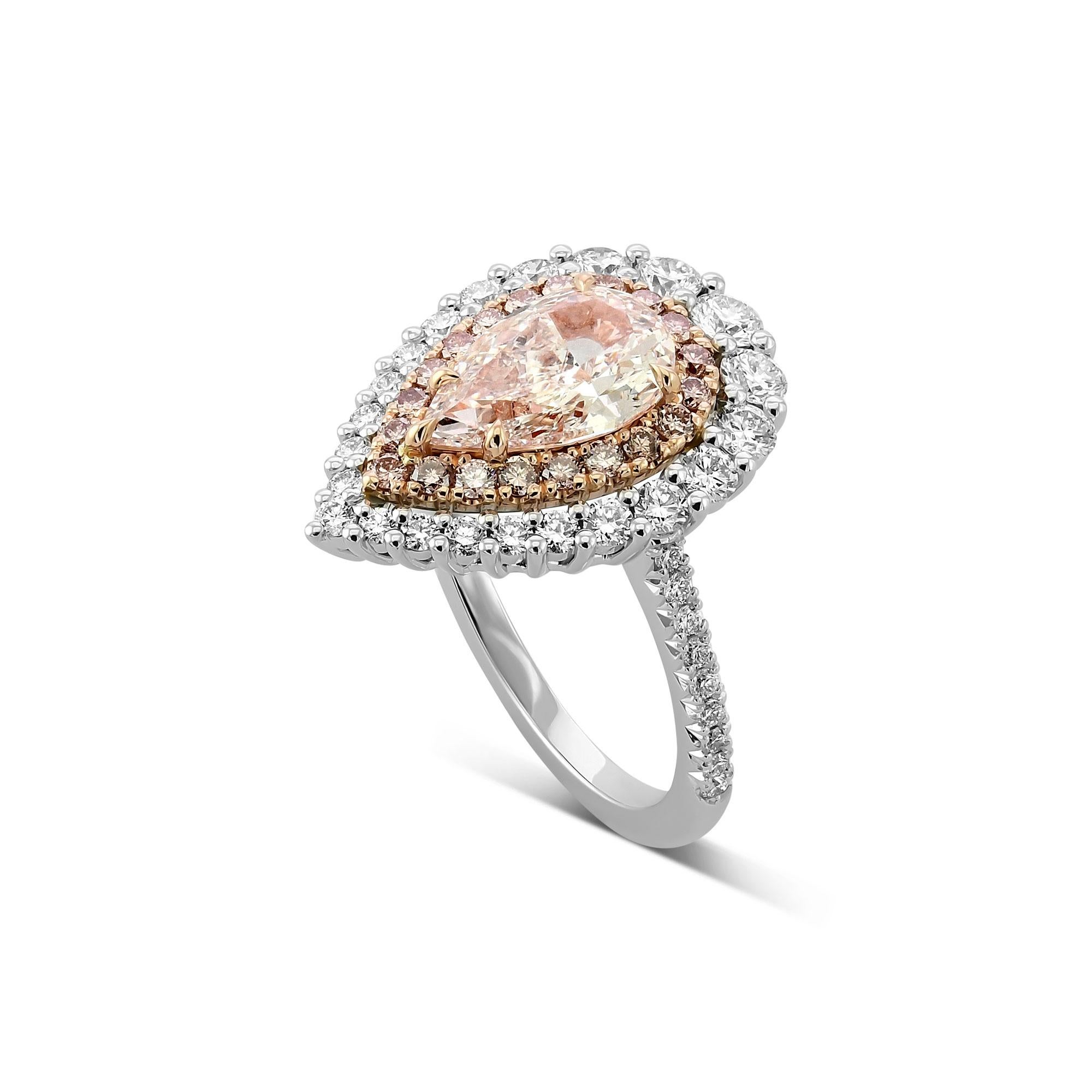 Anillo doble halo de diamantes pera marrón rosáceo claro de 1,52 cts certificado por GIA Corte pera en venta