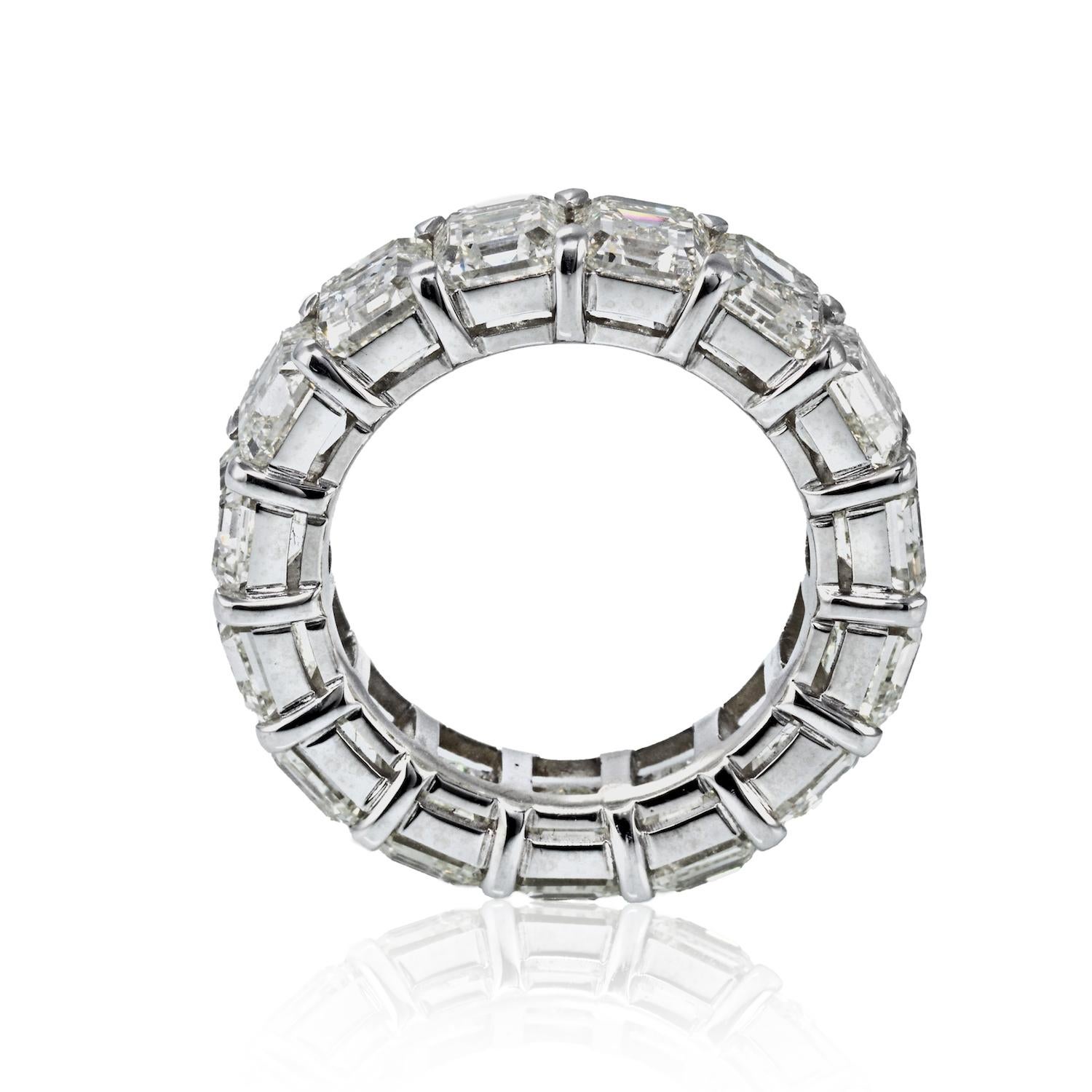 15.21 Carats Emerald Cut Diamond Platinum Eternity Band In Excellent Condition For Sale In New York, NY