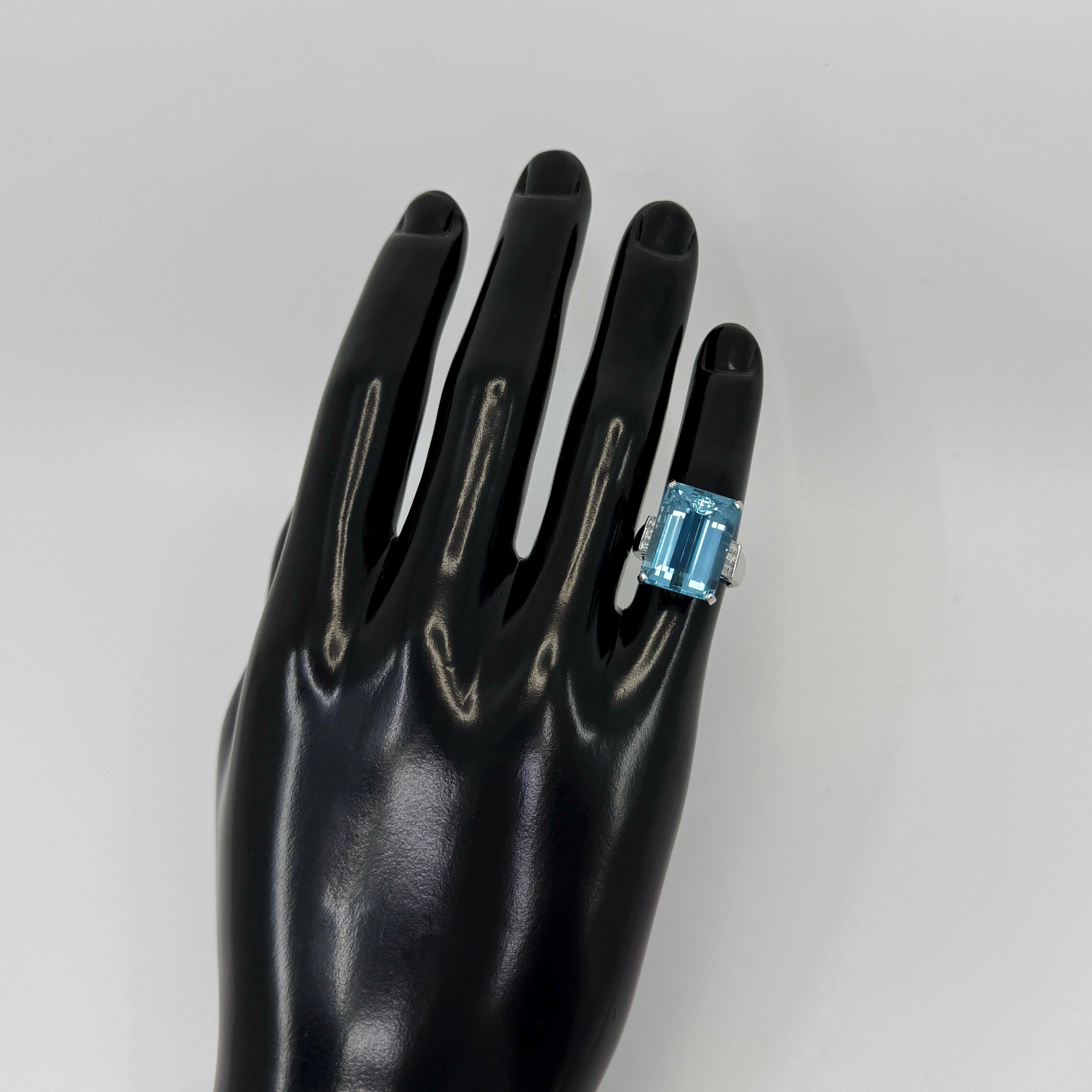 Platinring 15.21 Karat feiner Santa Maria Blauer Aquamarin im Smaragdschliff und Diamant im Angebot 1