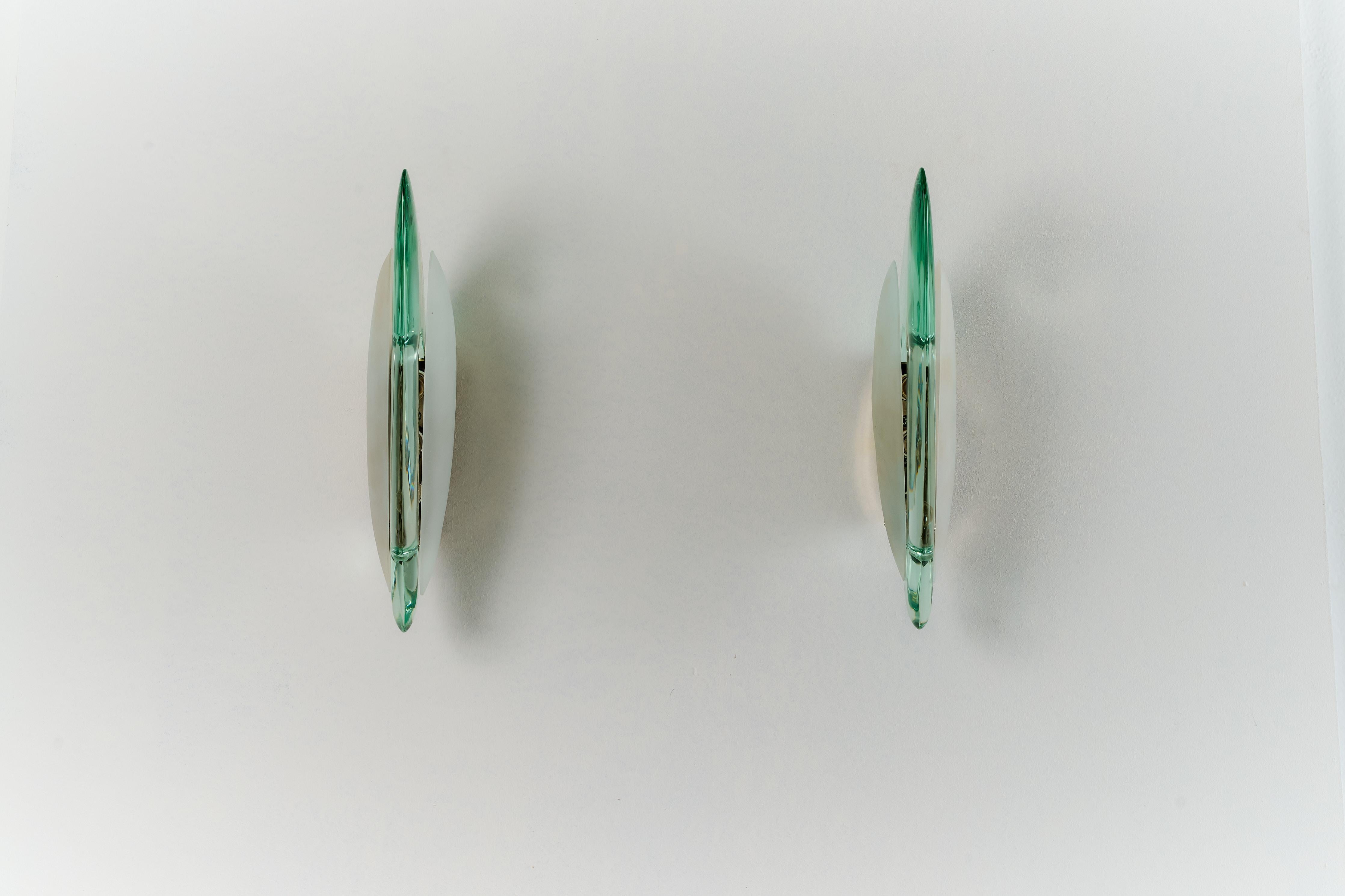 Mid-Century moderno 1522 Coppia di applique di Max Ingrand per Fontana Arte, Italia, anni '50 in vendita