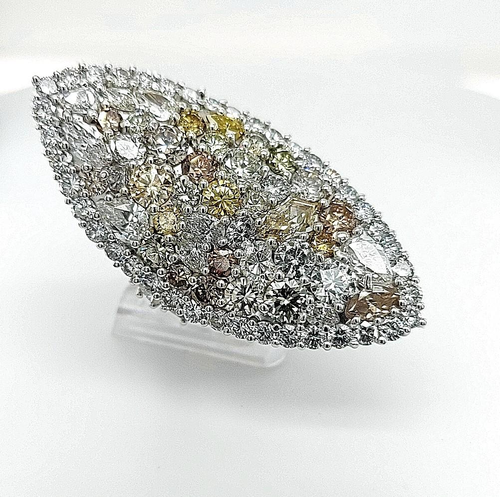 Taille brillant Bague cocktail en or blanc 18 carats avec 15,22 carats de diamants, peut être achetée  avec boucle d'oreille en vente
