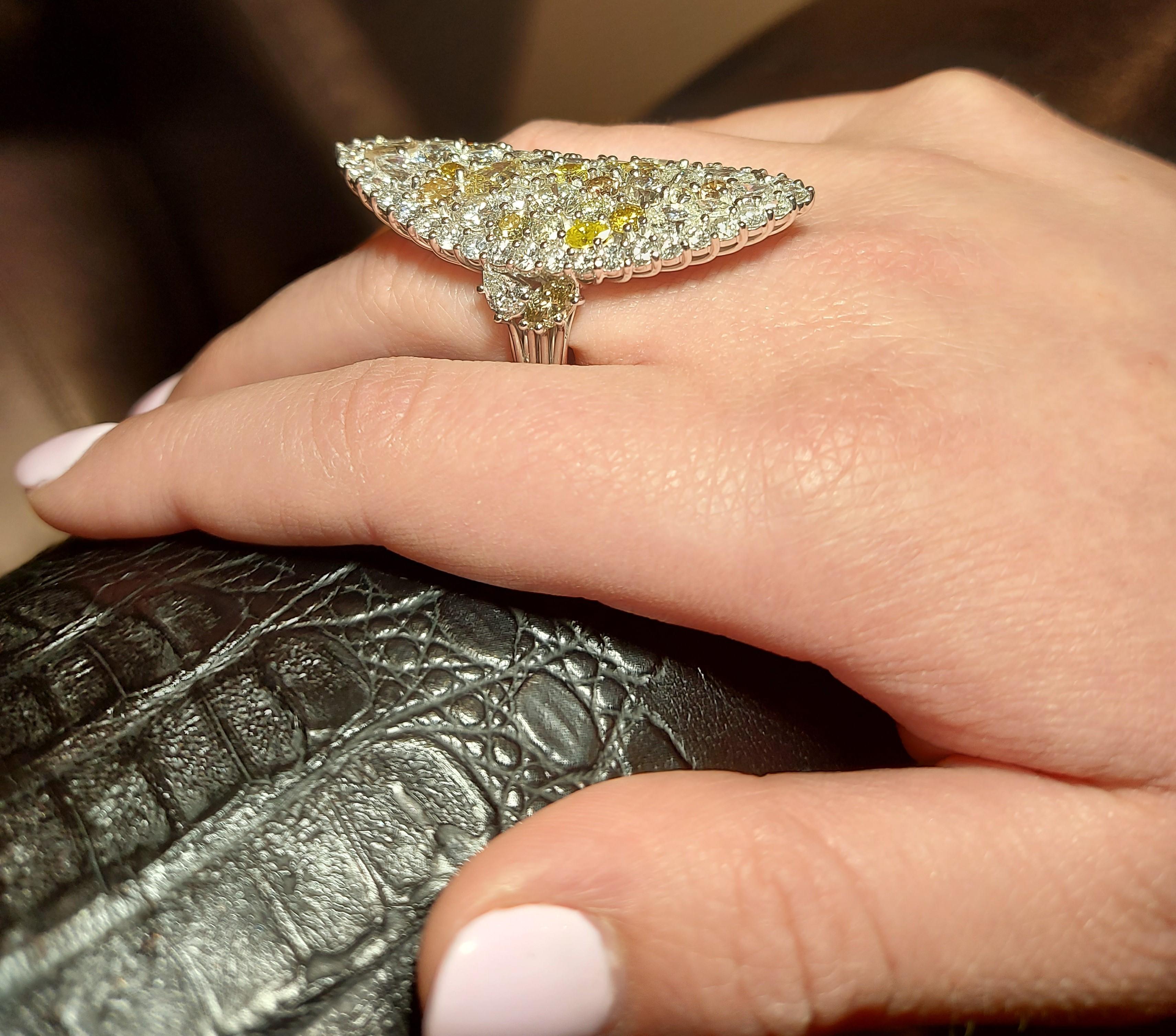 Bague cocktail en or blanc 18 carats avec 15,22 carats de diamants, peut être achetée  avec boucle d'oreille en vente 7