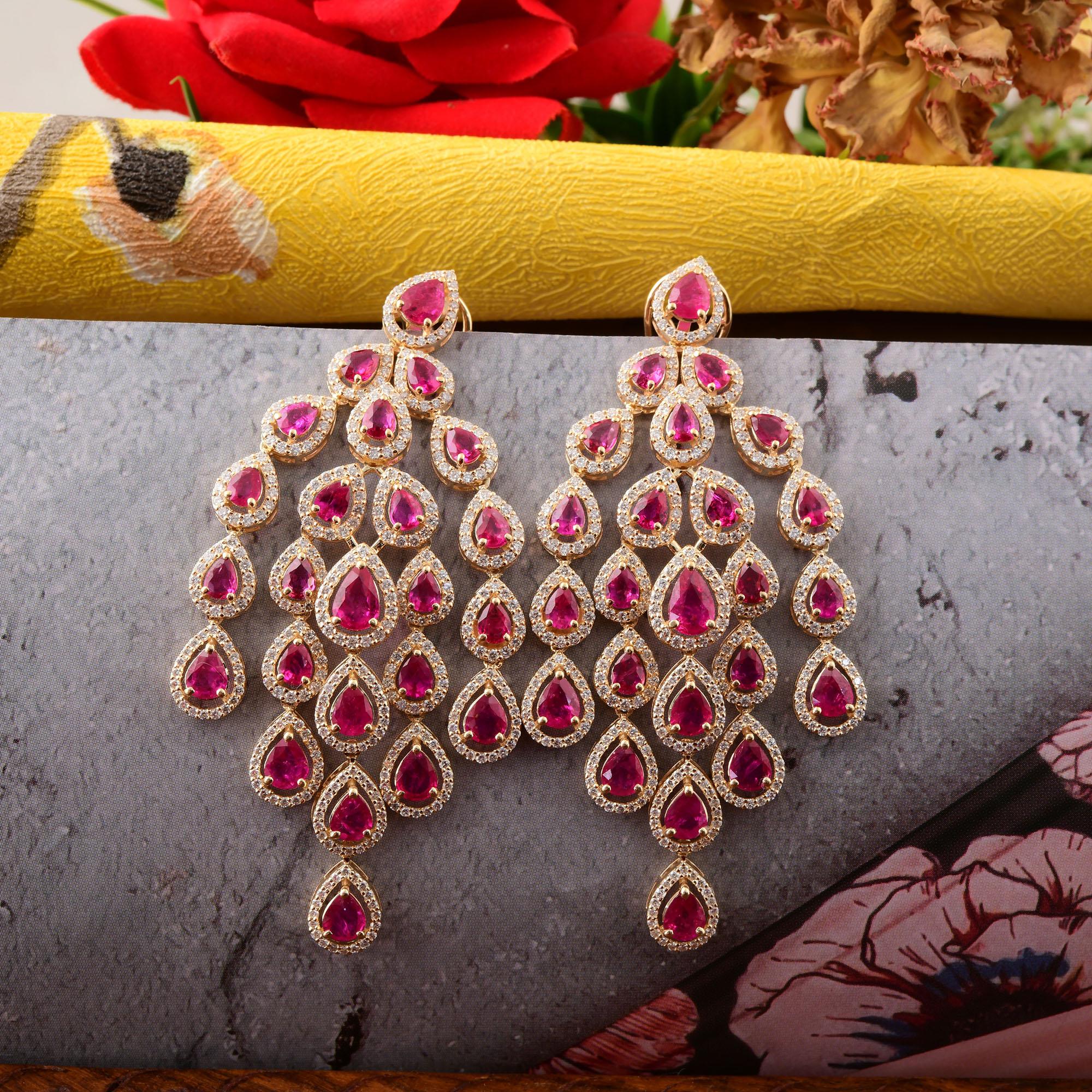 15.23Tcw Natürlicher Rubin Halo Diamant Kronleuchter Tropfen Ohrringe 18 Karat Gelbgold (Art déco) im Angebot