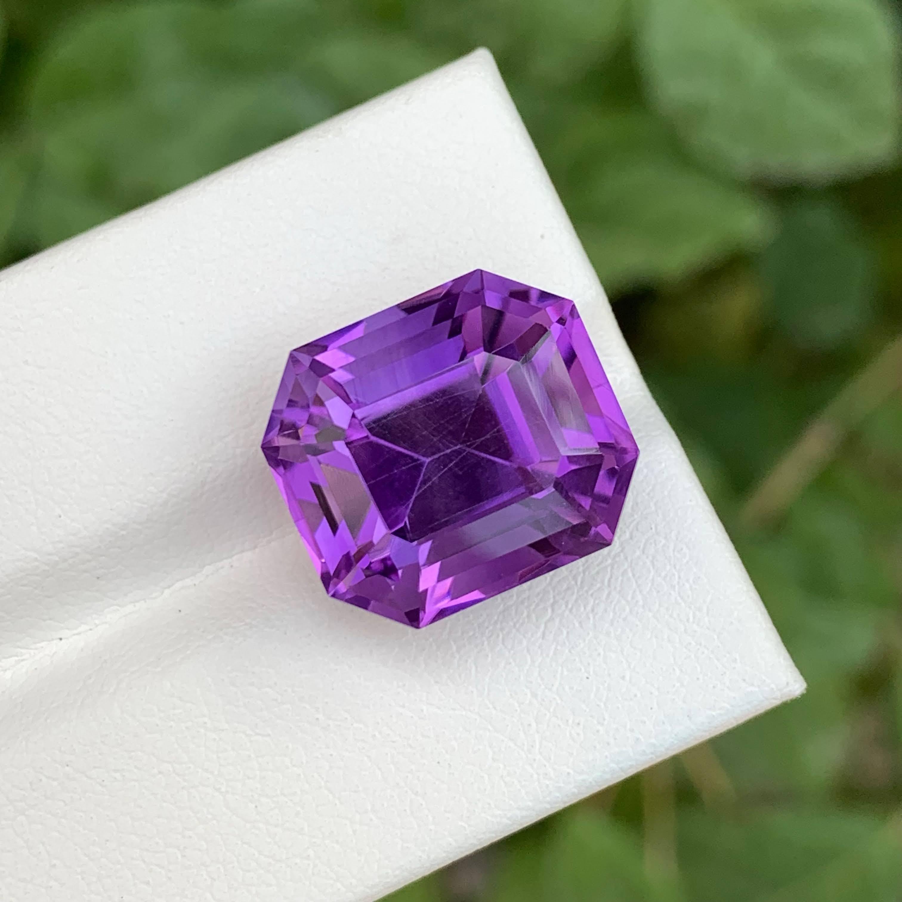 Taille émeraude 15.25 Carat Loose Royal Purple Amethyst Emerald Cut Natural Brazilian Gemstone (Améthyste royale pourpre taillée en émeraude) en vente