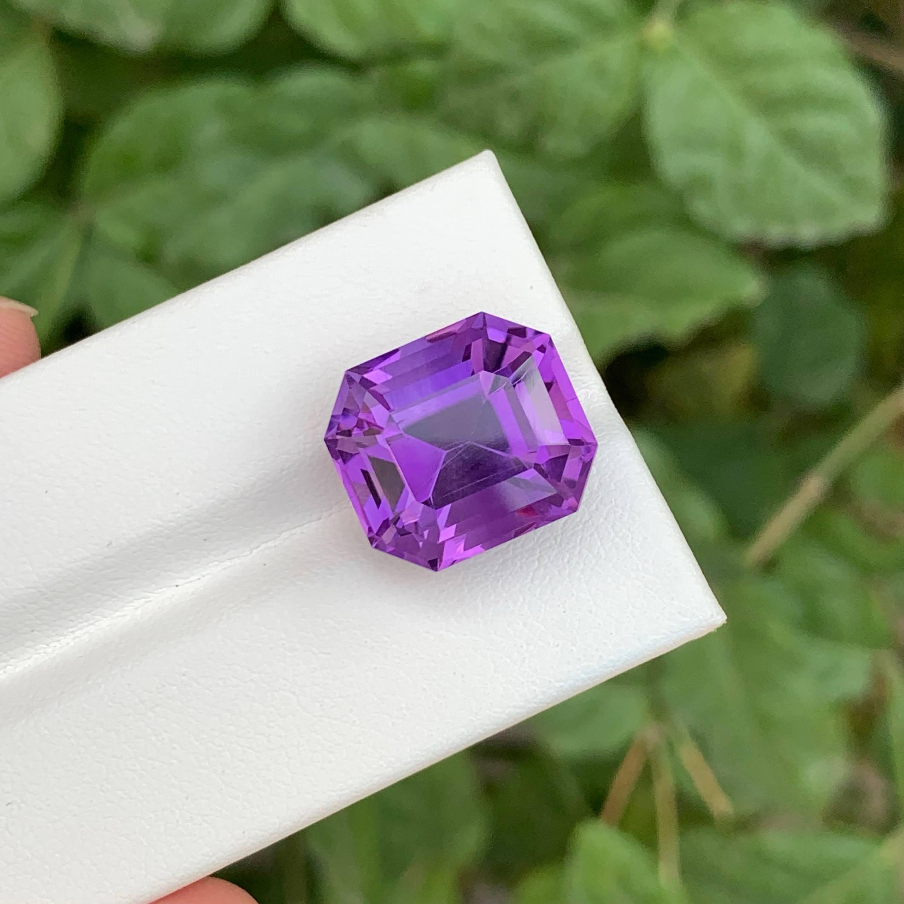 15.25 Carat Loose Royal Purple Amethyst Emerald Cut Natural Brazilian Gemstone (Améthyste royale pourpre taillée en émeraude) Unisexe en vente