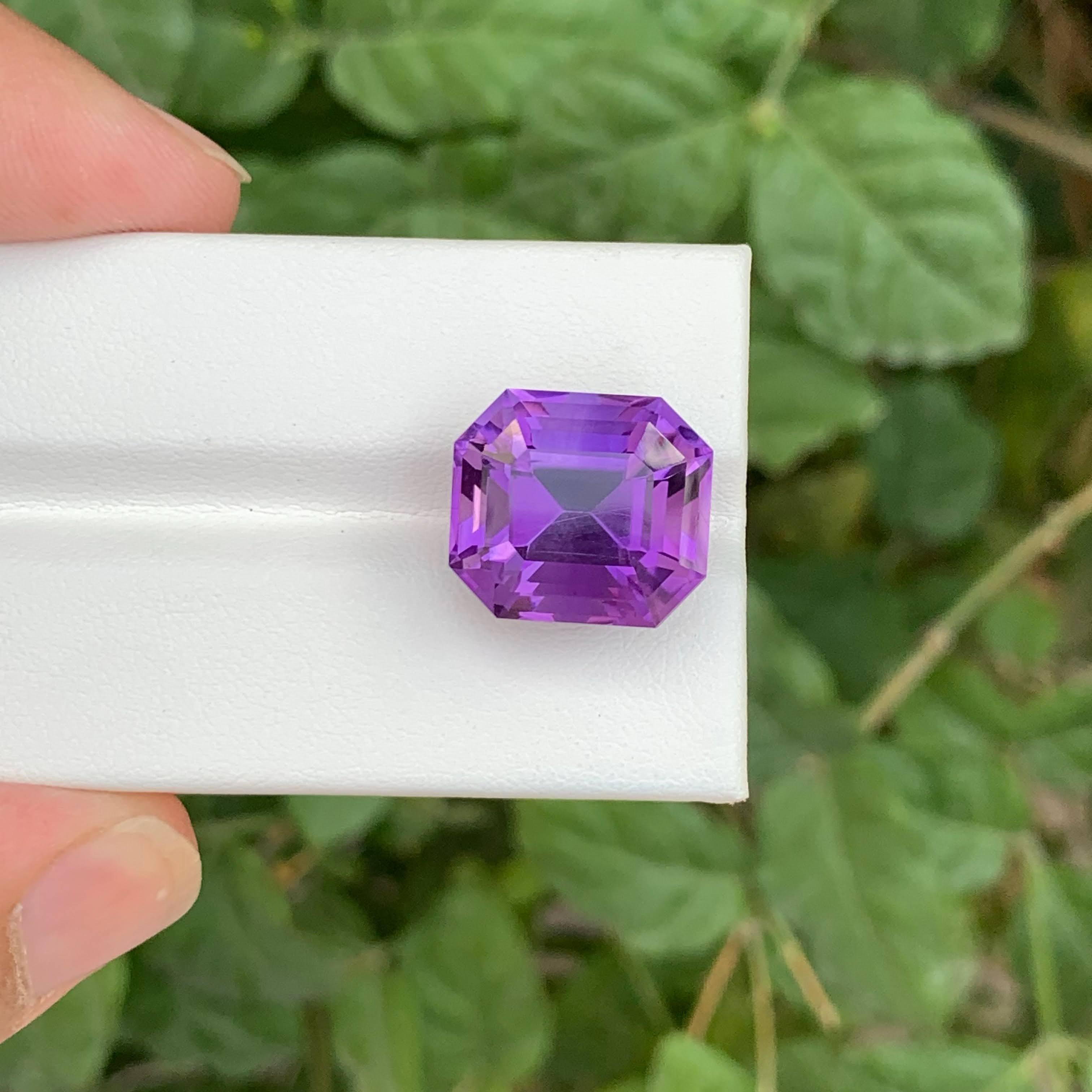 15.25 Carat Loose Royal Purple Amethyst Emerald Cut Natural Brazilian Gemstone (Améthyste royale pourpre taillée en émeraude) en vente 3
