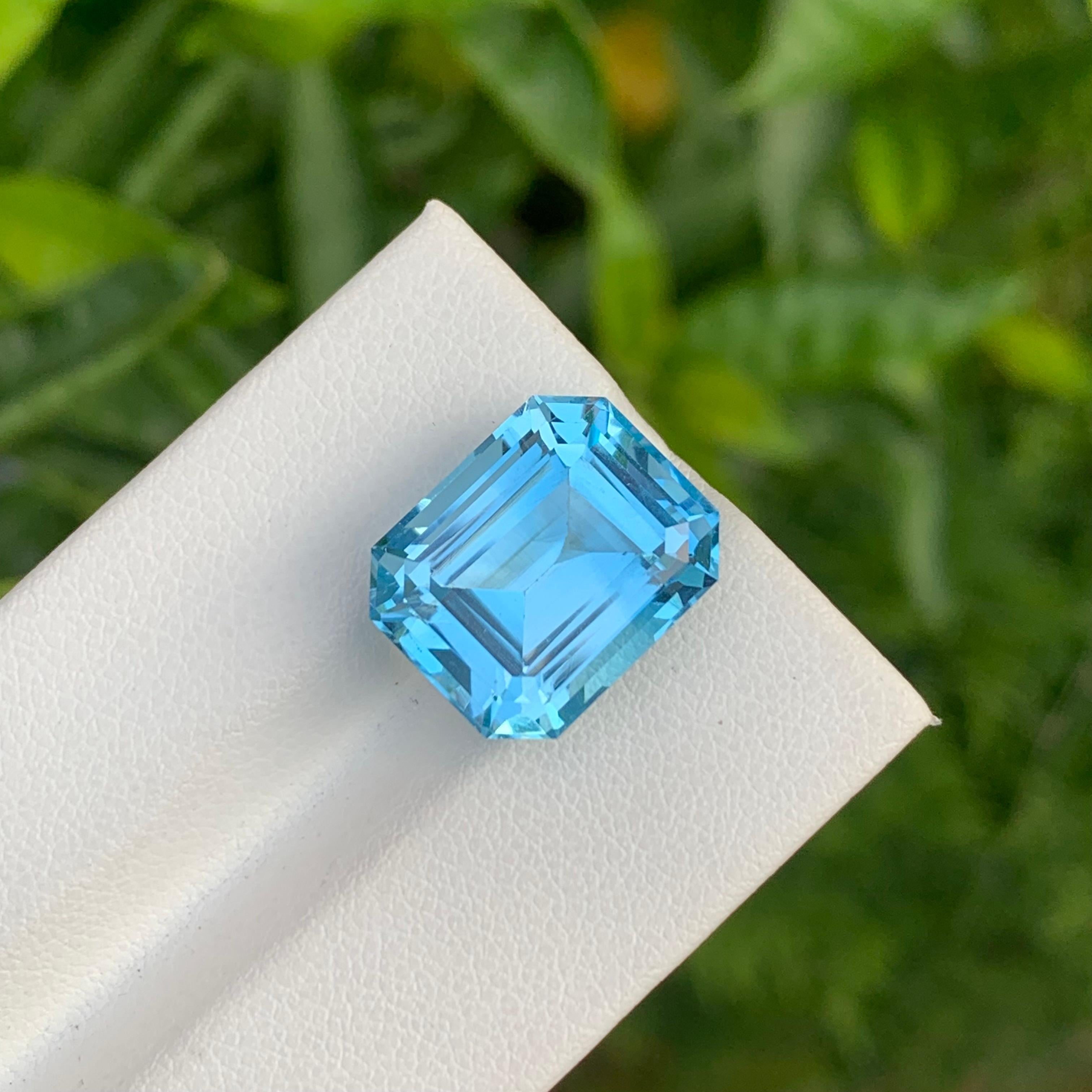 15.25 Carat Natural Loose Blue Topaz Emerald Shape Gem For Jewellery In New Condition In Peshawar, PK