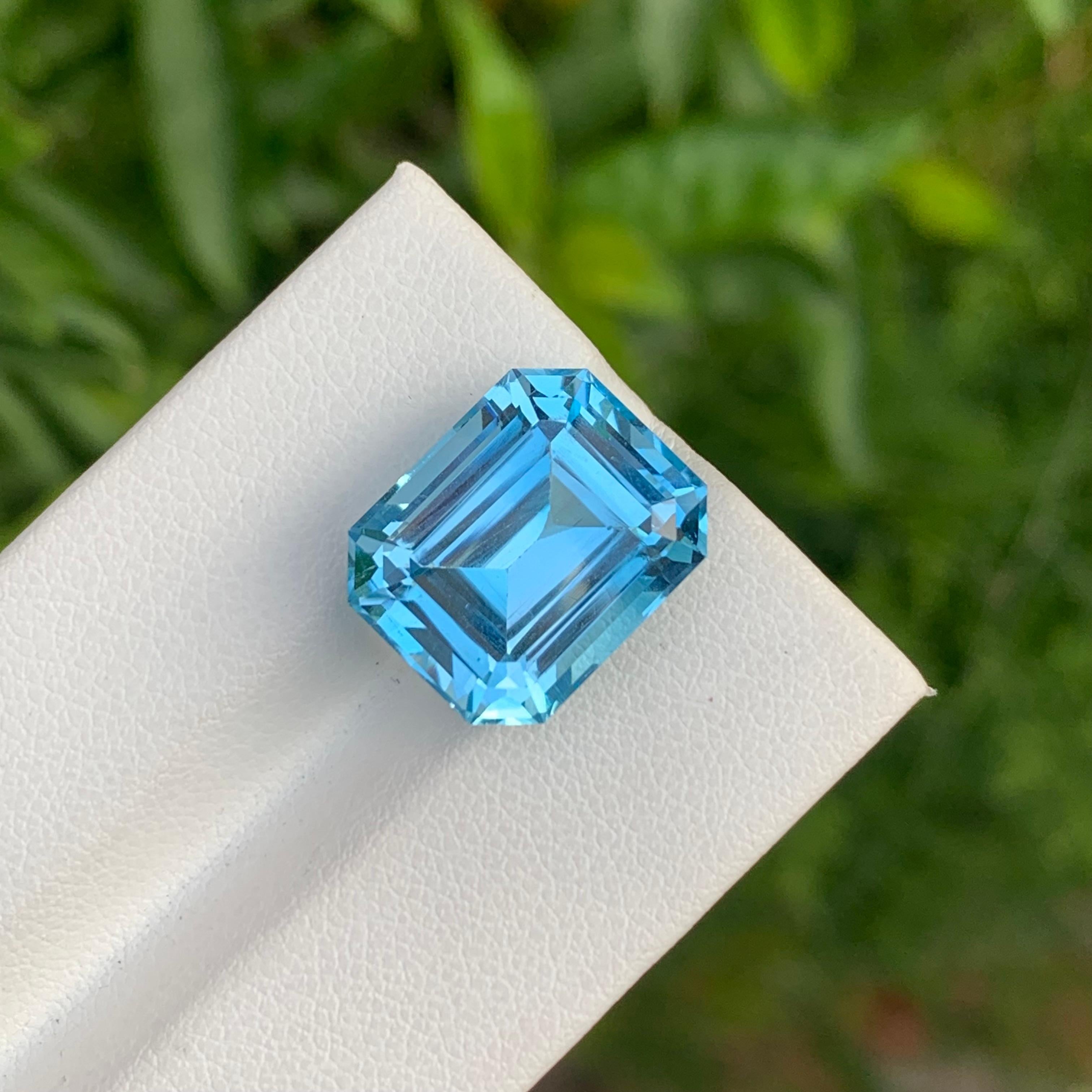 Women's or Men's 15.25 Carat Natural Loose Blue Topaz Emerald Shape Gem For Jewellery