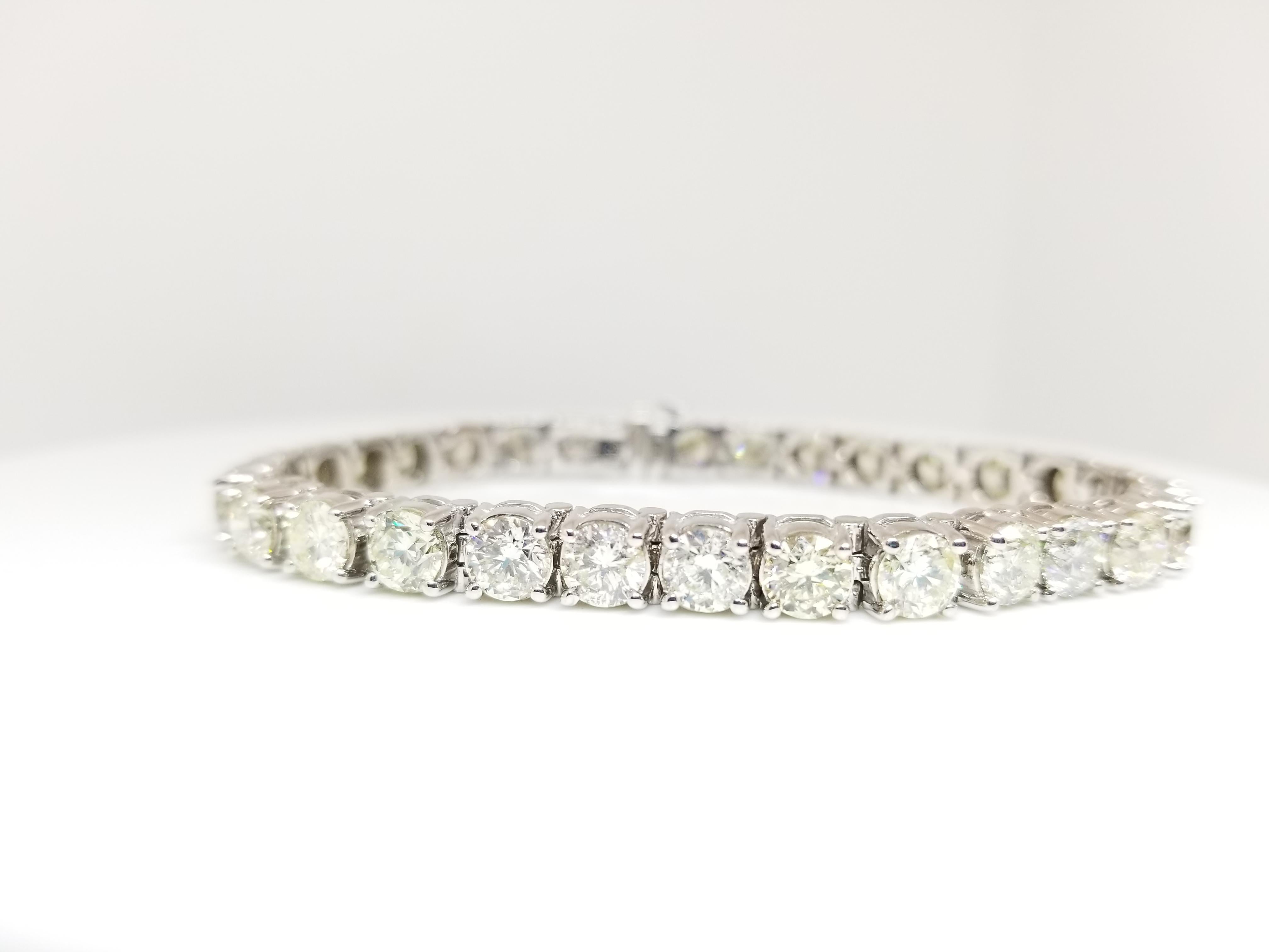 Great quality tennis bracelet, containing 30 pcs of round-brilliant cut white diamonds clean and Excellent shine, Average of 0.50 carats each Diamond . 14k white gold classic four-prong style for maximum light brilliance. 7 inch length. Color I-J , 