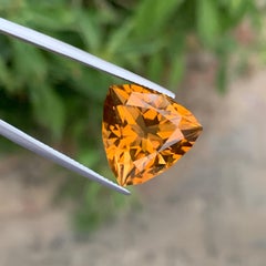 15.25 Carats Loose Honey Citrine Gemstone Trillion Shape