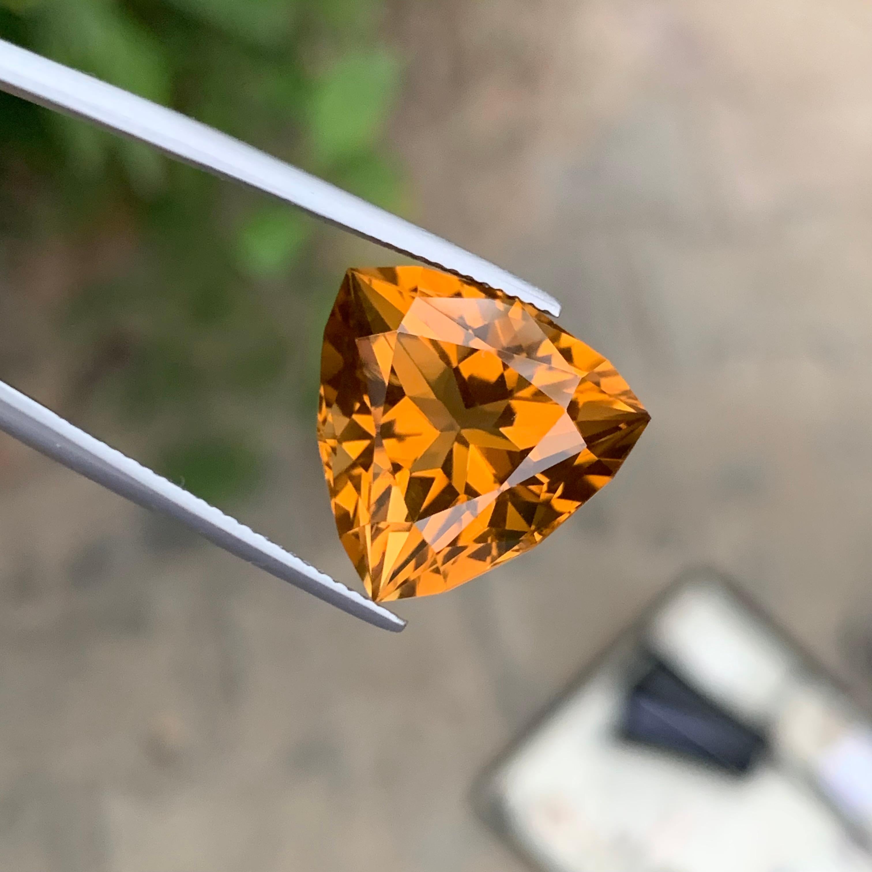 Arts and Crafts 15.25 carats Citrine miel en vrac Forme trillion en vente