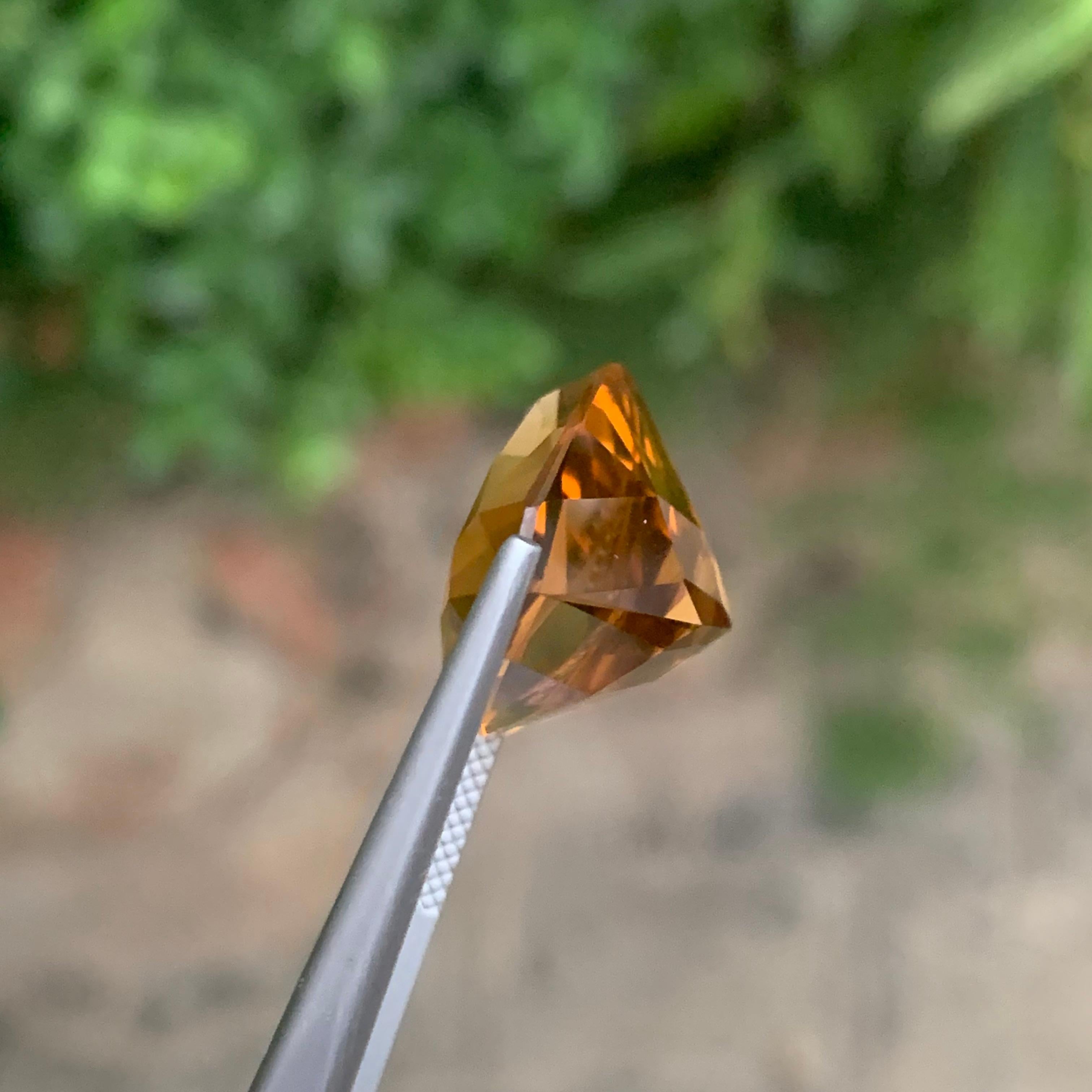 Taille trillion 15.25 carats Citrine miel en vrac Forme trillion en vente