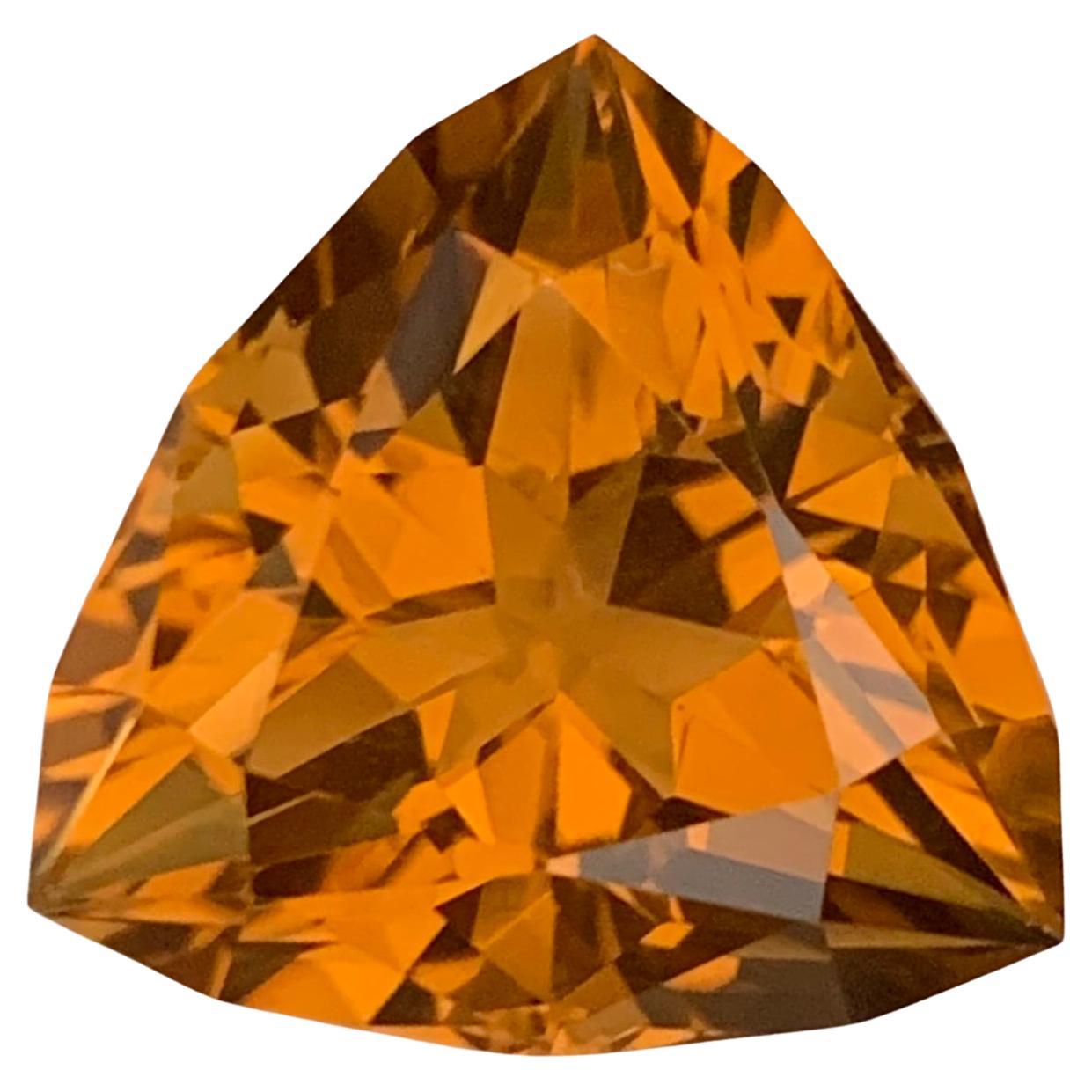 15.25 carats Citrine miel en vrac Forme trillion en vente