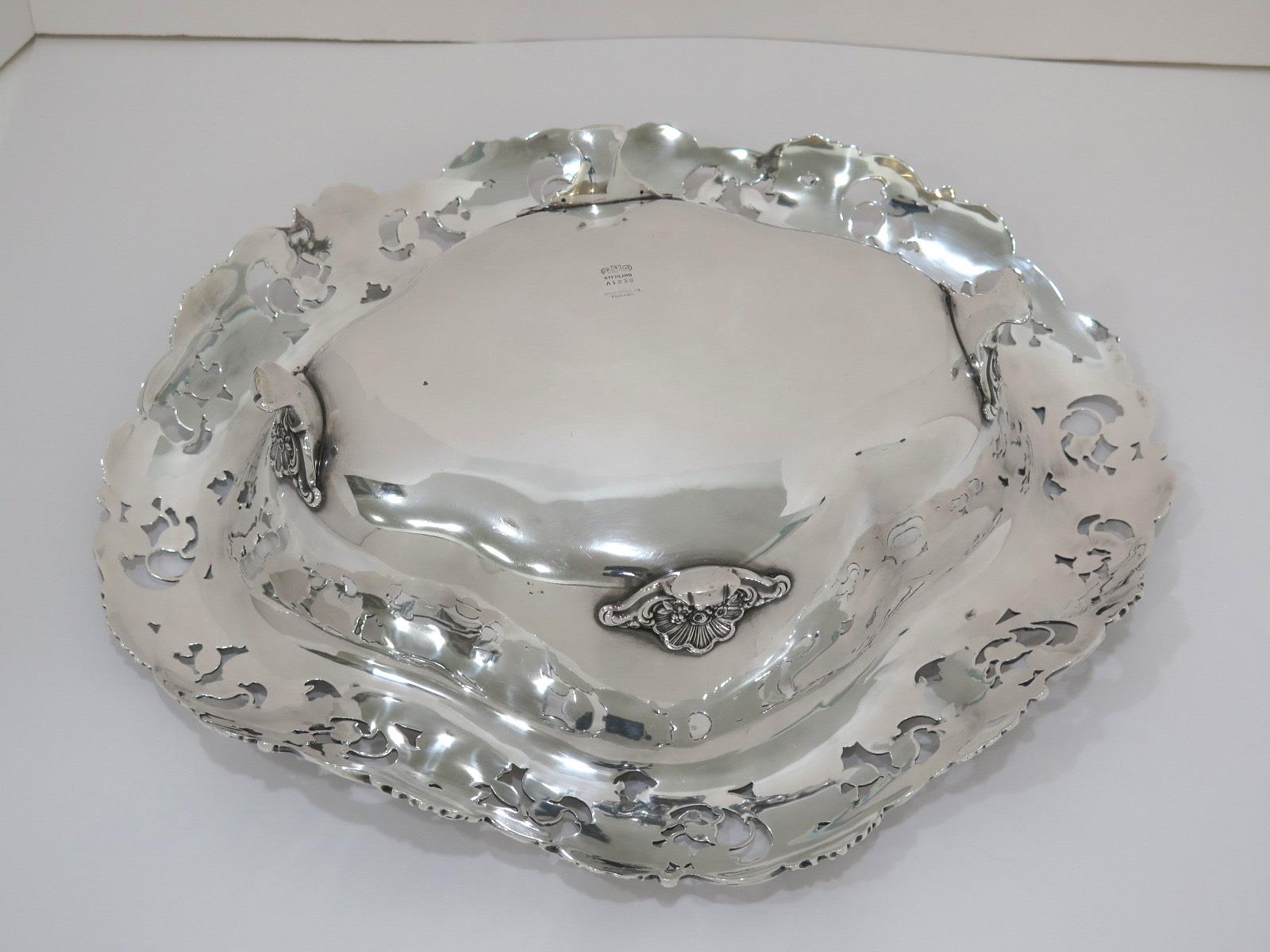 15.25 in - Sterling Silver Gorham Antique Floral Openwork Centerpiece Bowl In Good Condition In Brooklyn, NY