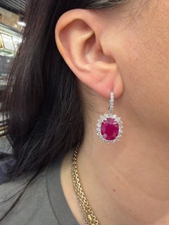 15,27 Karat Ovale Rubin-Diamant-Halo-Ohrringe aus 14K - 2,38 Karat Diamanten