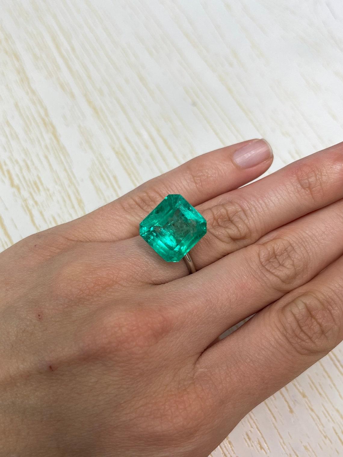 Moderno 15,28ct GIA Grande 15,5x14,5 Smeraldo Colombiano Tagliato Gemma Chivor Mine Maggio Birthstone in vendita
