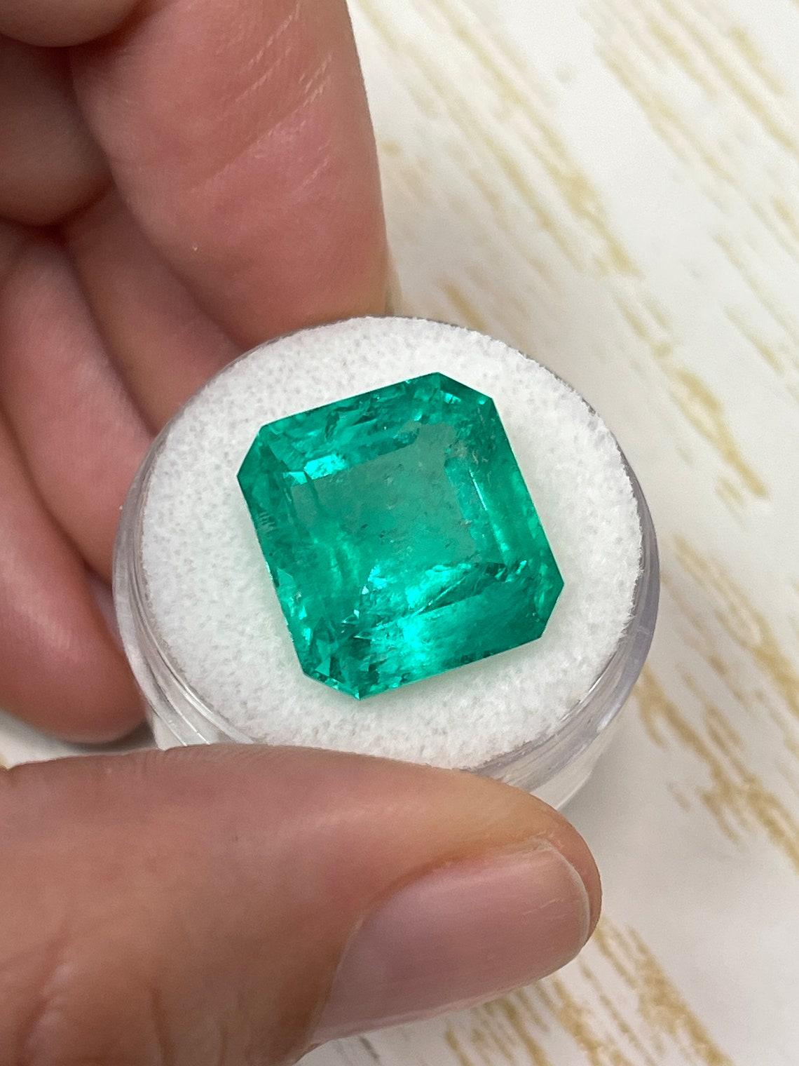 15,28ct GIA Grande 15,5x14,5 Smeraldo Colombiano Tagliato Gemma Chivor Mine Maggio Birthstone In condizioni Nuovo in vendita a Jupiter, FL