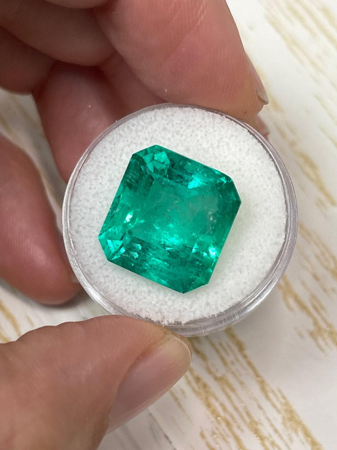 da uomo o donna 15,28ct GIA Grande 15,5x14,5 Smeraldo Colombiano Tagliato Gemma Chivor Mine Maggio Birthstone in vendita