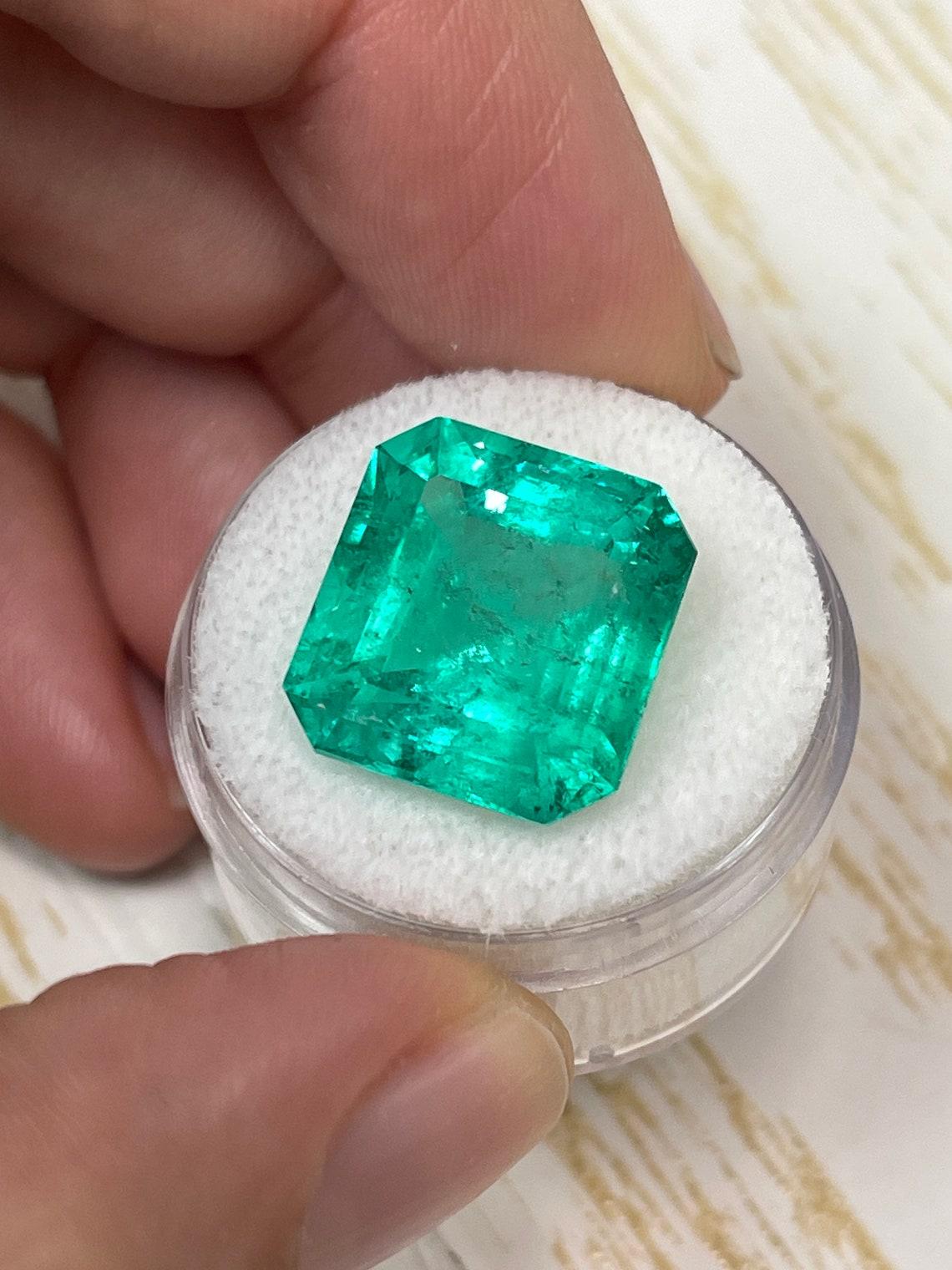15,28ct GIA Grande 15,5x14,5 Smeraldo Colombiano Tagliato Gemma Chivor Mine Maggio Birthstone in vendita 1