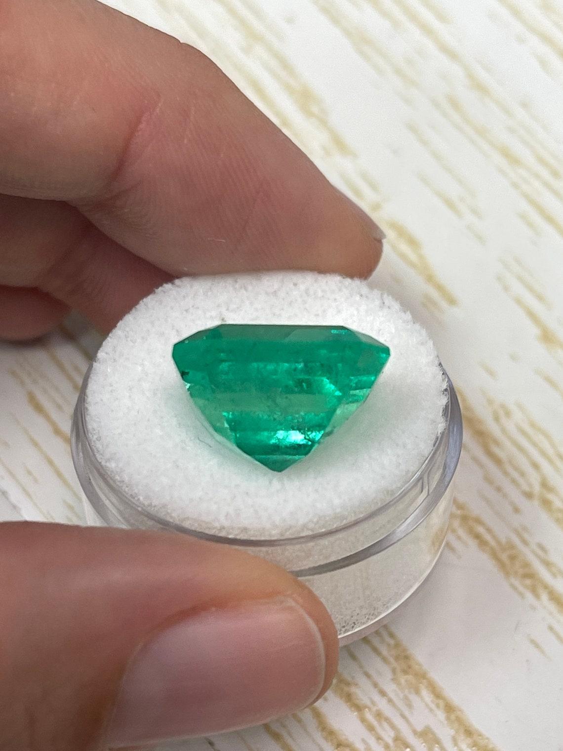 15,28ct GIA Grande 15,5x14,5 Smeraldo Colombiano Tagliato Gemma Chivor Mine Maggio Birthstone in vendita 2