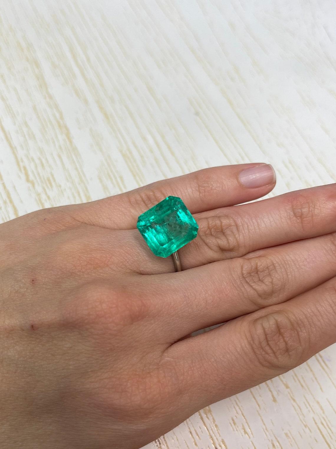 15,28ct GIA Grande 15,5x14,5 Smeraldo Colombiano Tagliato Gemma Chivor Mine Maggio Birthstone in vendita 3