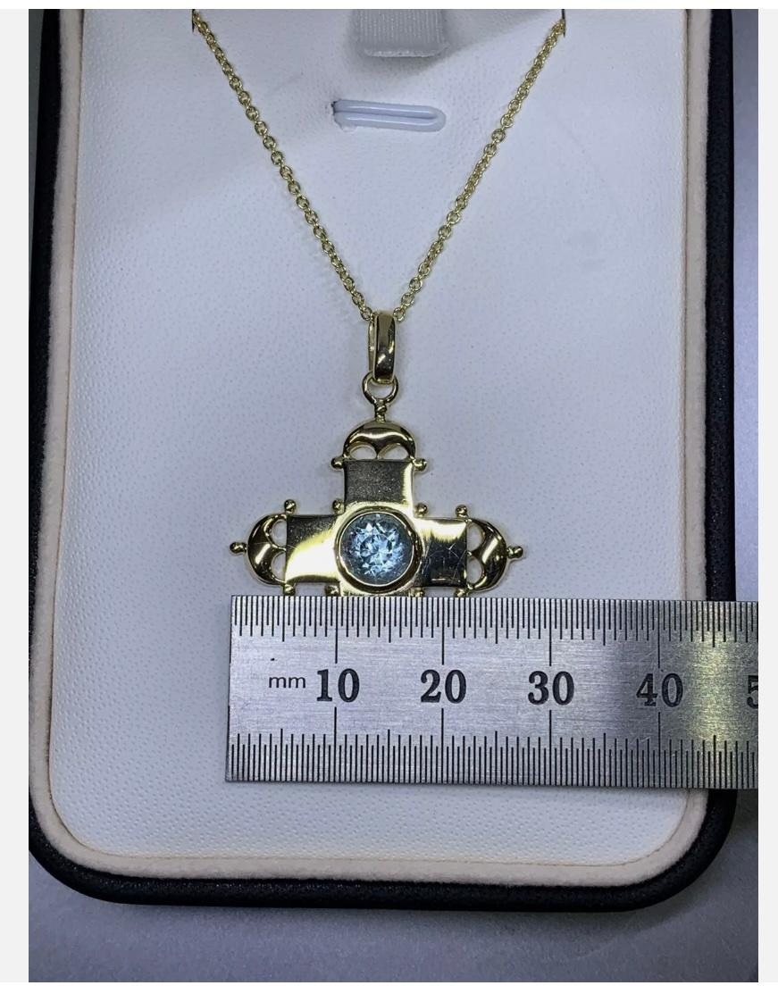 1.52ct Aquamarine Solitaire Chunky Cross Pendant In 18ct Yellow Gold 9.1g Chunky For Sale 2