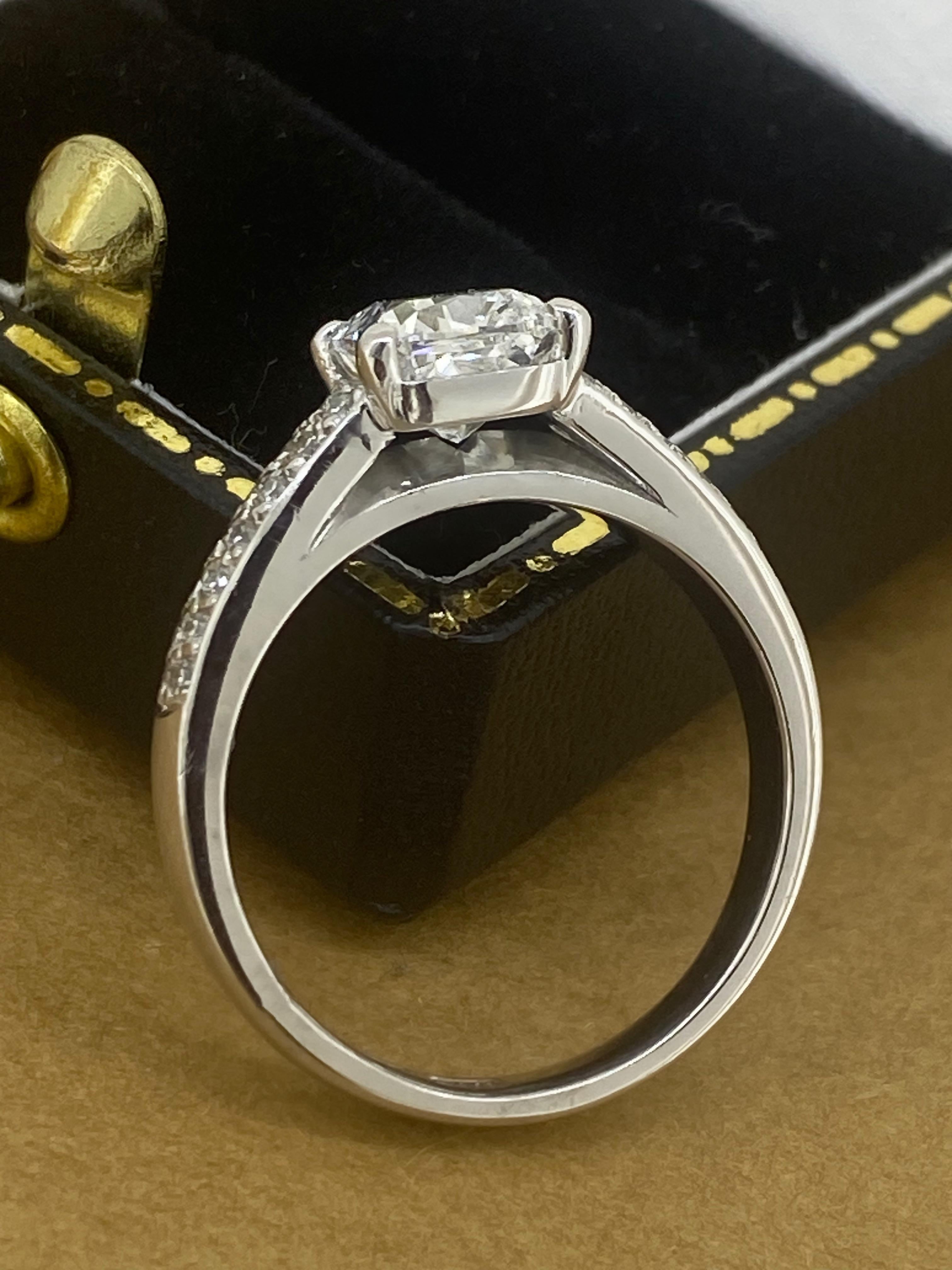 1,52 ct Diamante talla cojín extraído de la tierra GIA (E/SI) Anillo de oro blanco de 18 quilates de Diamor. en venta 1