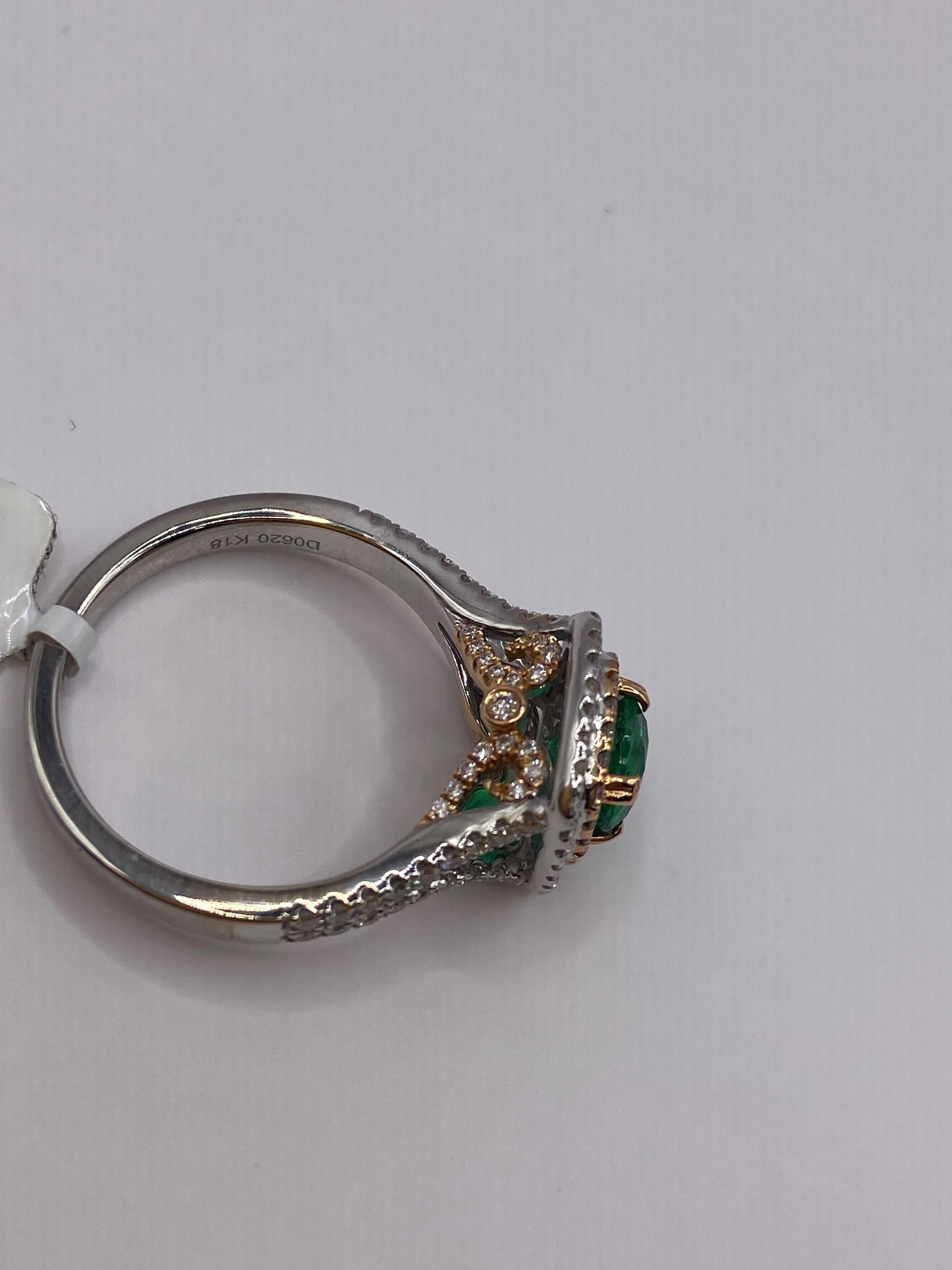 1,52 Karat runder Smaragd & Diamant Doppel-Halo-Ring aus 18KT Roségold und Weißgold im Angebot 1