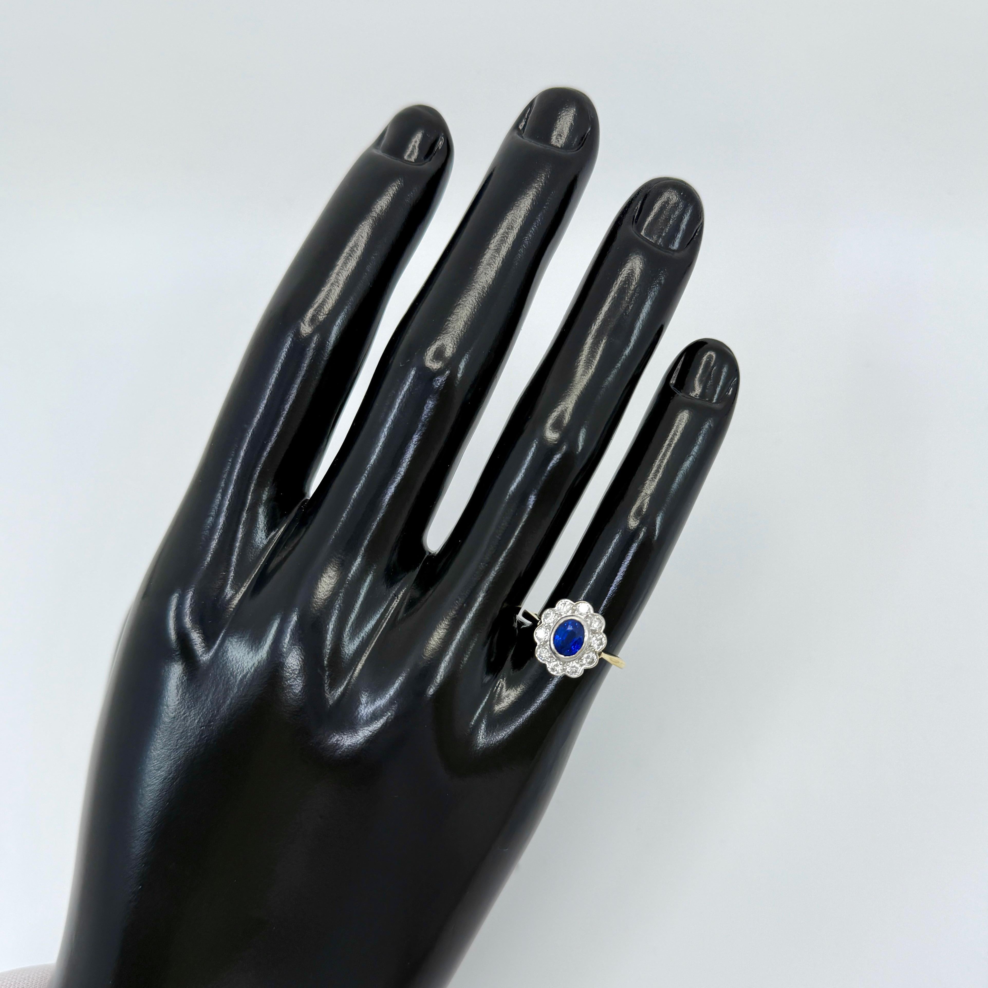 1.52ct Vivid Cornflower Blue Ceylon Sapphire And Diamond 18k Gold Cluster Ring In Good Condition For Sale In Birmingham, GB