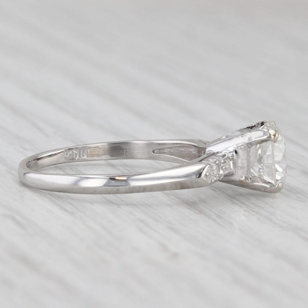Informations sur les pierres précieuses :
- Diamant naturel - centre
Carats - 1.41ct
Taille - Brilliante ronde
Couleur - I
Clarté - SI2
GIA - 5231594276 

- Diamants naturels - accents
Total des carats - 0.03ctw
Coupe - Unique
Couleur - G - H
Clarté