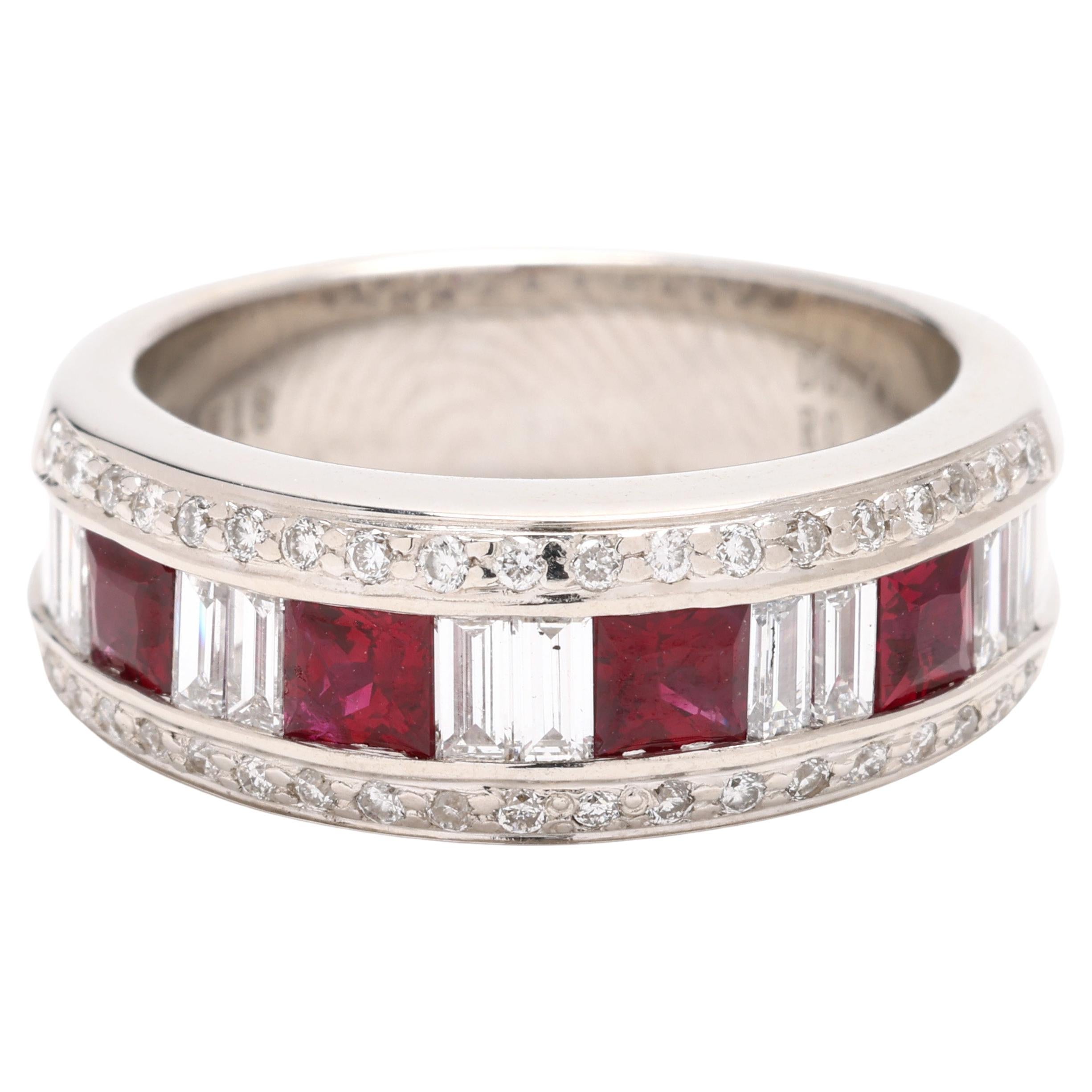 Bague à anneau épais en or blanc 18 carats avec rubis et diamants 1,52 ctw, taille de bague 6,25