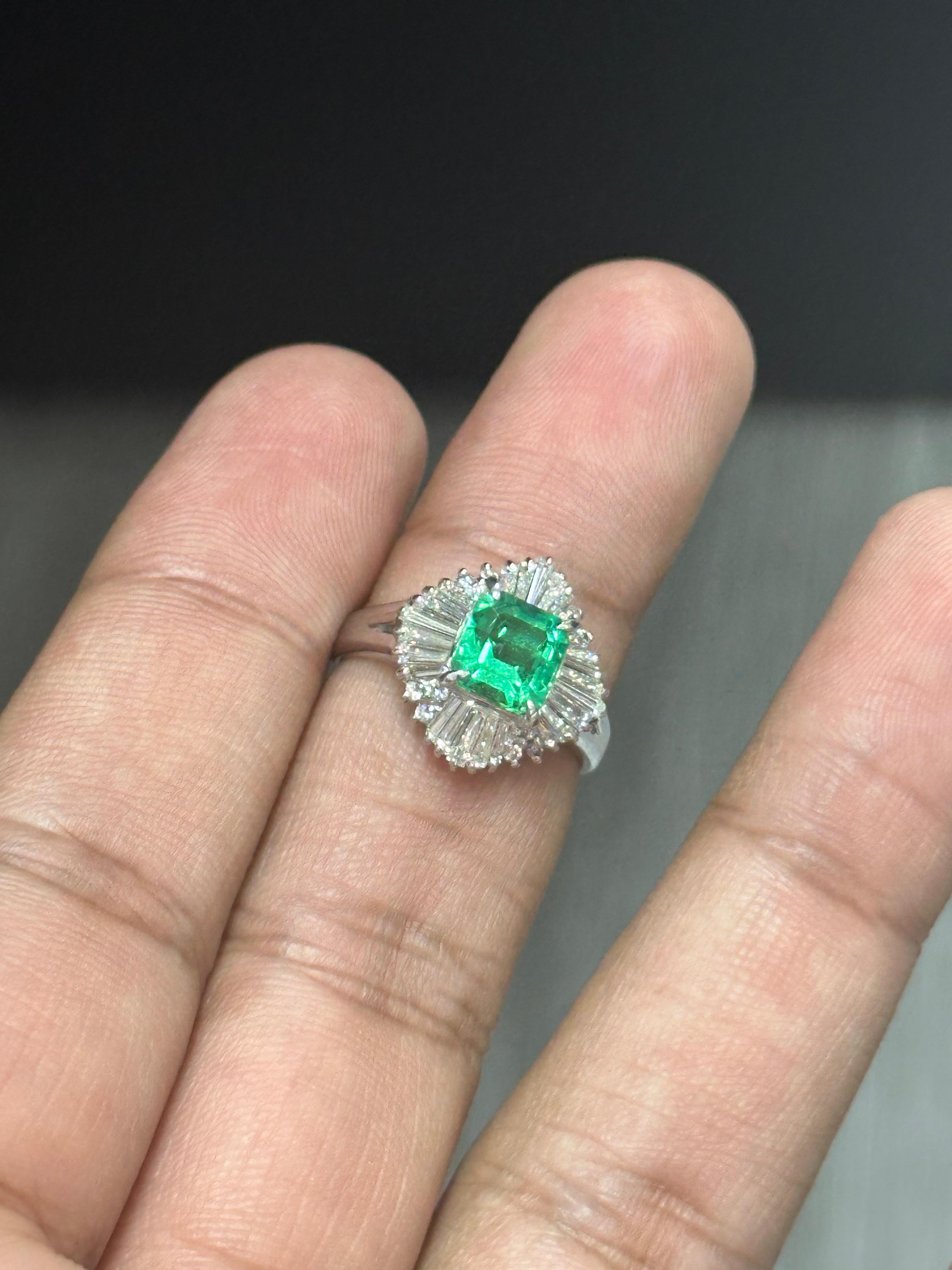 Esmeralda colombiana de 1,53 quilates y diamante Art Decó Platino Victoriano en venta