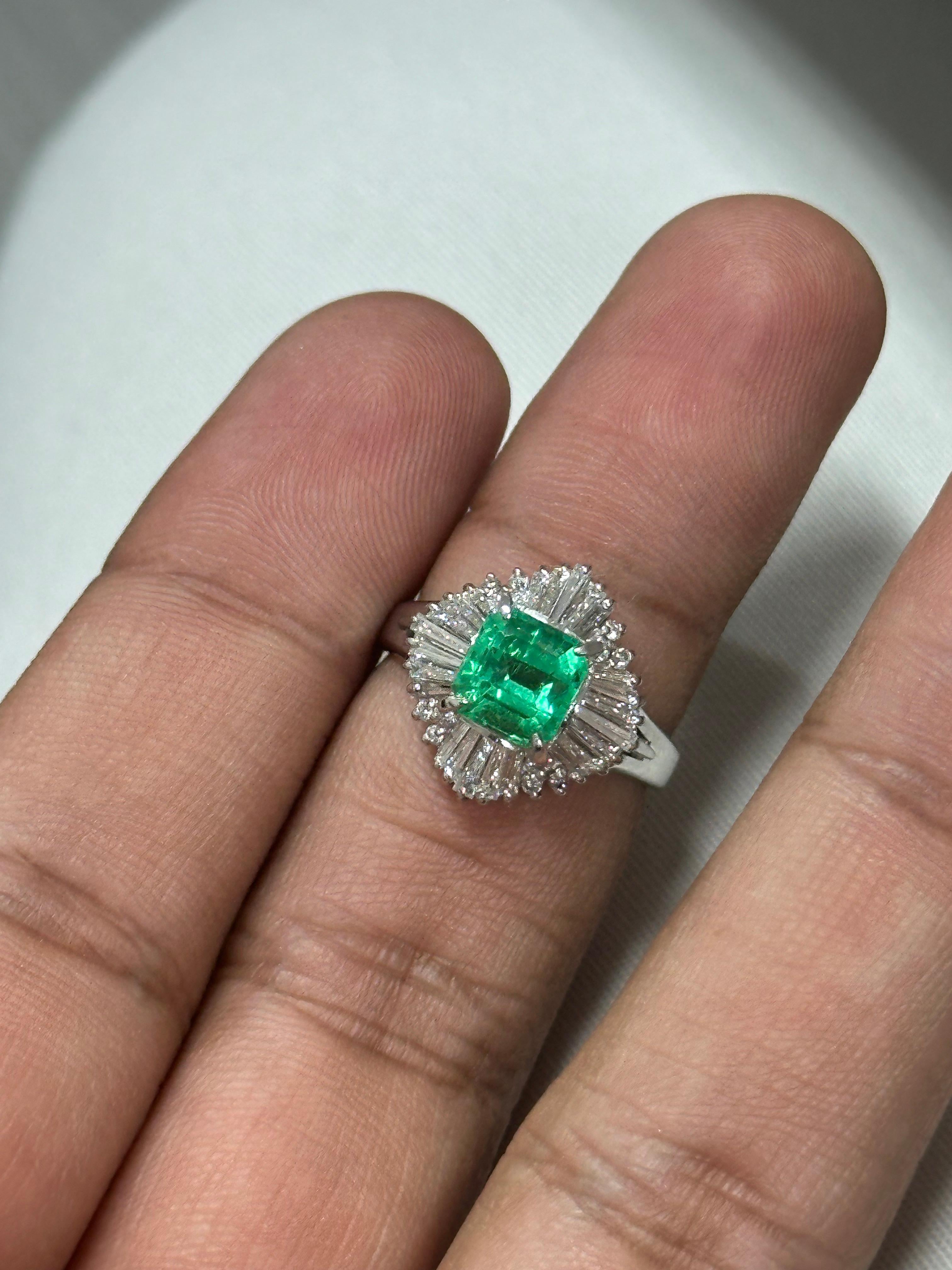 Esmeralda colombiana de 1,53 quilates y diamante Art Decó Platino Corte esmeralda en venta