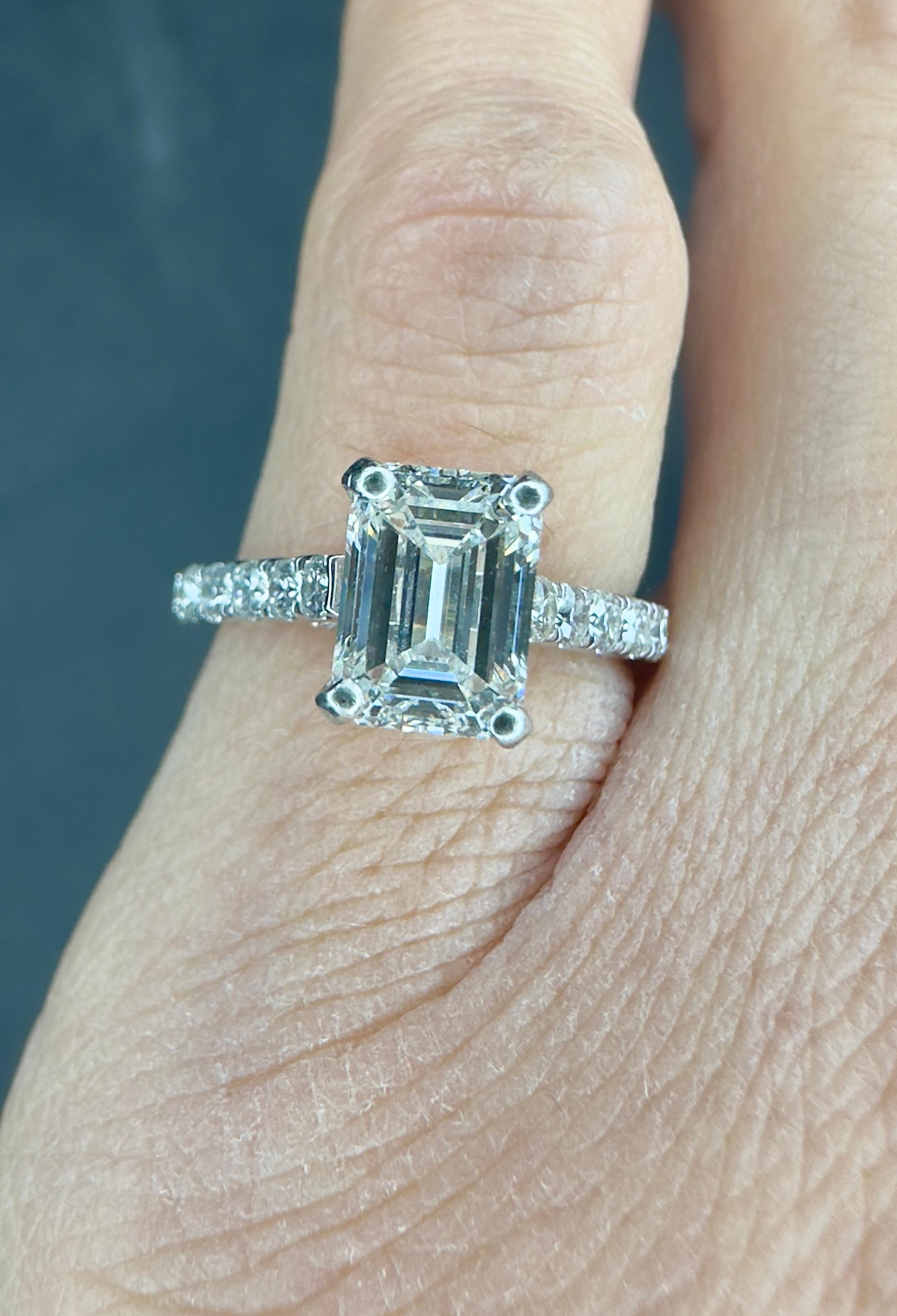 Women's 1.53 Carat Emerald Cut Diamond Ring GIA Certified in Platinum Diamond Ring For Sale