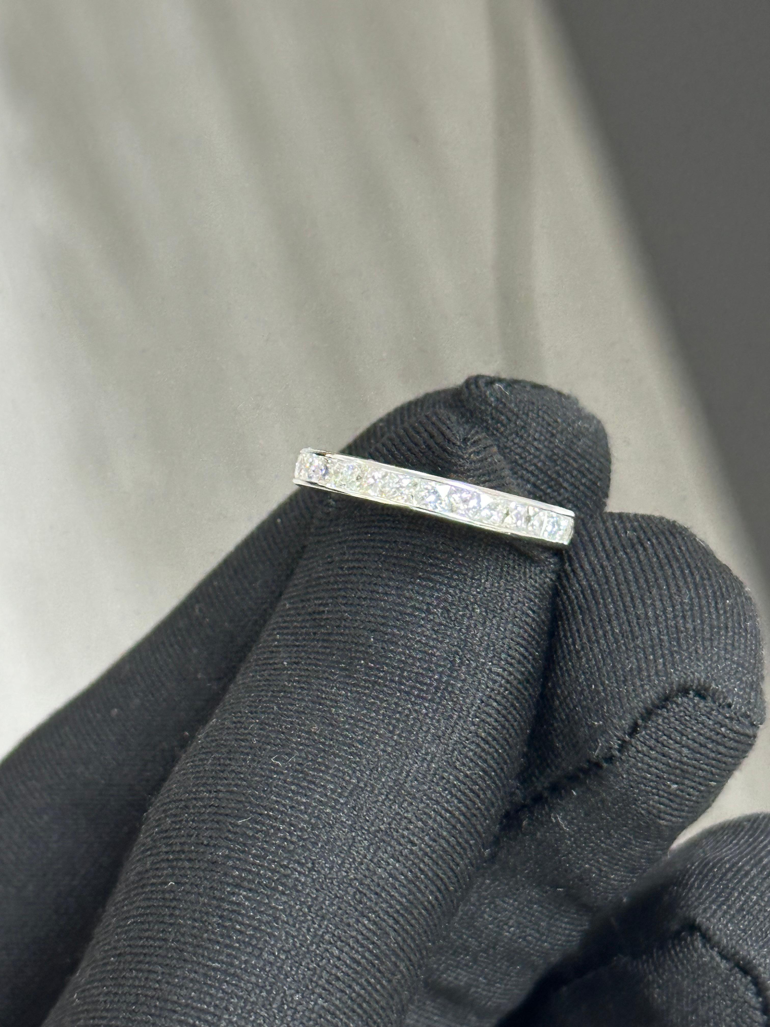 1,53 Karat Natürlicher French Cut Diamant Eternity Ring für Damen oder Herren im Angebot