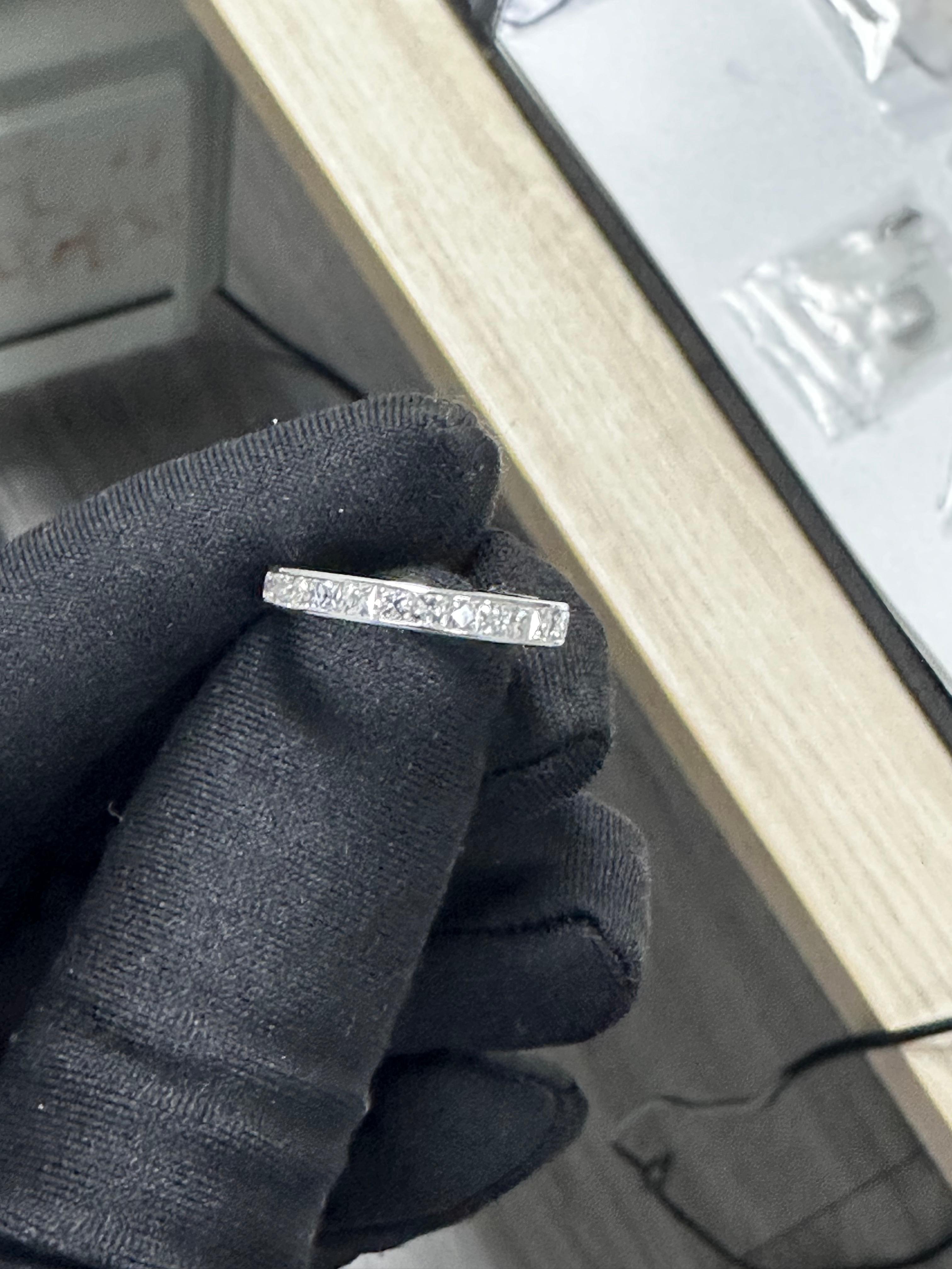 1,53 Karat Natürlicher French Cut Diamant Eternity Ring im Zustand „Neu“ im Angebot in Bangkok, TH