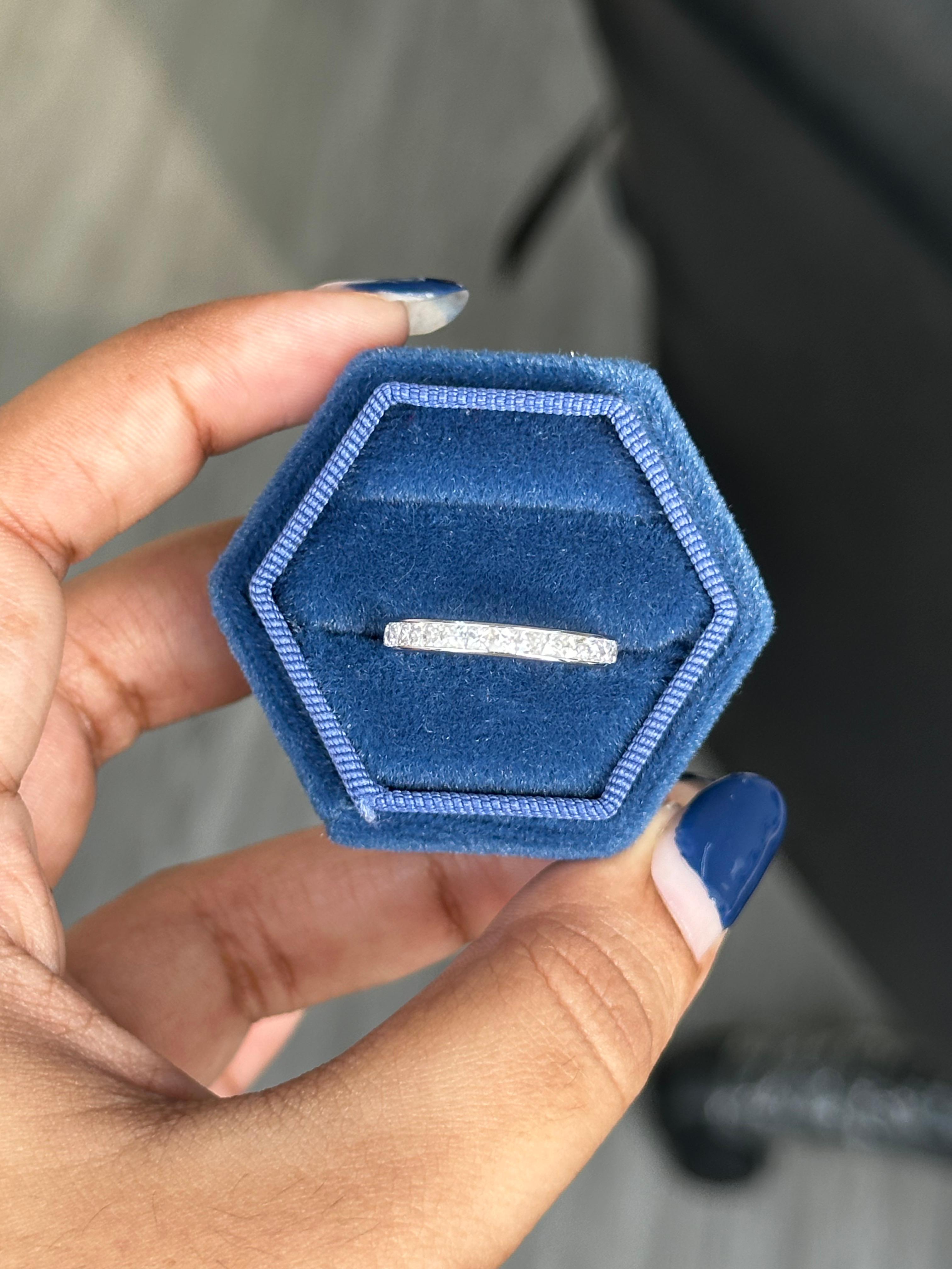 1,53 Karat Natürlicher French Cut Diamant Eternity Ring im Angebot 1