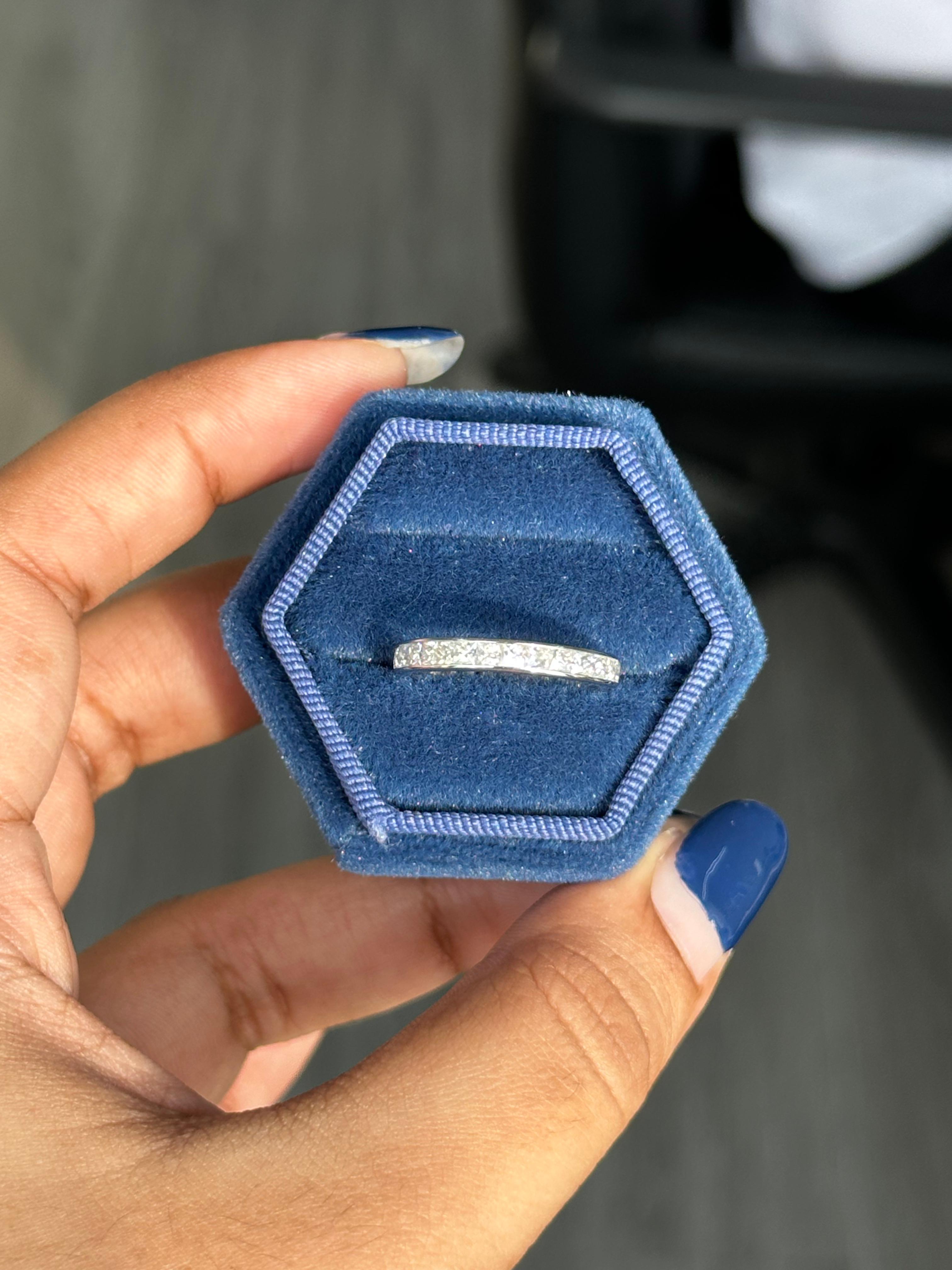 1,53 Karat Natürlicher French Cut Diamant Eternity Ring im Angebot 3