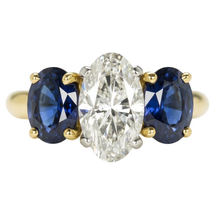 Bague en platine et or jaune 18 carats avec diamant ovale de 1,53 carat et saphir bleu