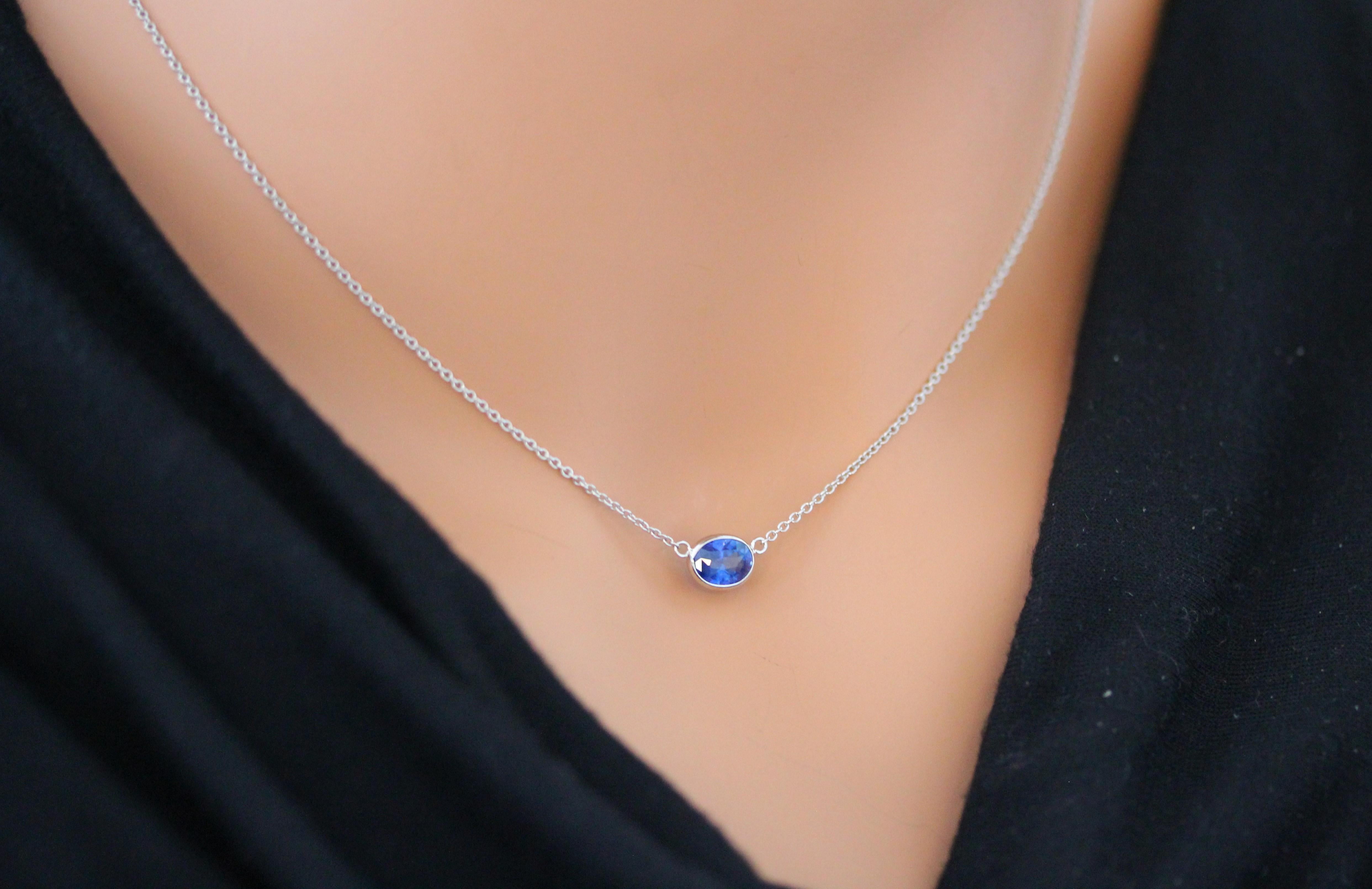 Oval Cut 1.53 Carat Oval Sapphire Blue Fashion Necklaces In 14k White Gold For Sale