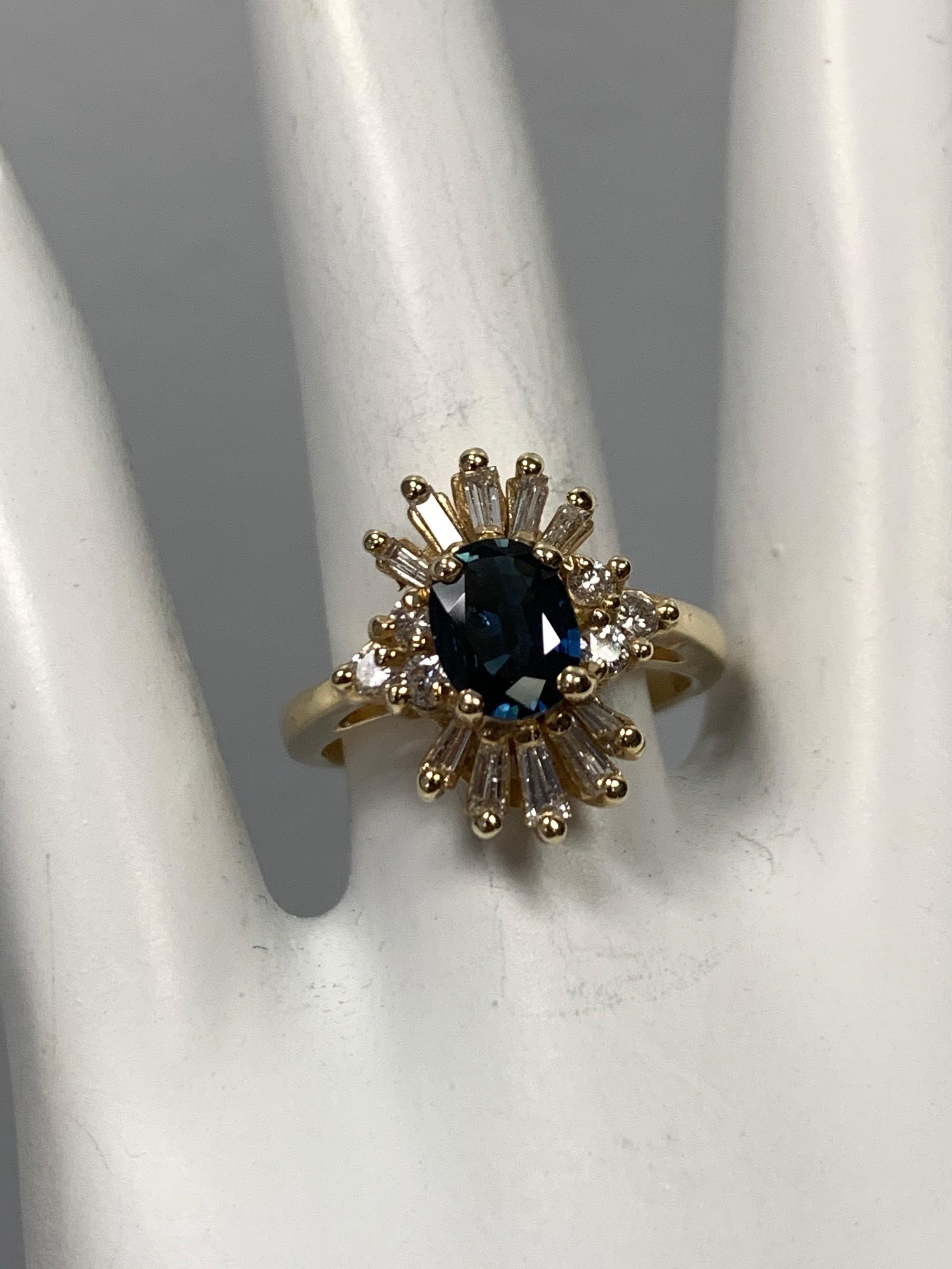 1.53 Carat Retro Gold Ring Natural Oval Deep Blue Sapphire & Diamond, circa 1980 For Sale 2