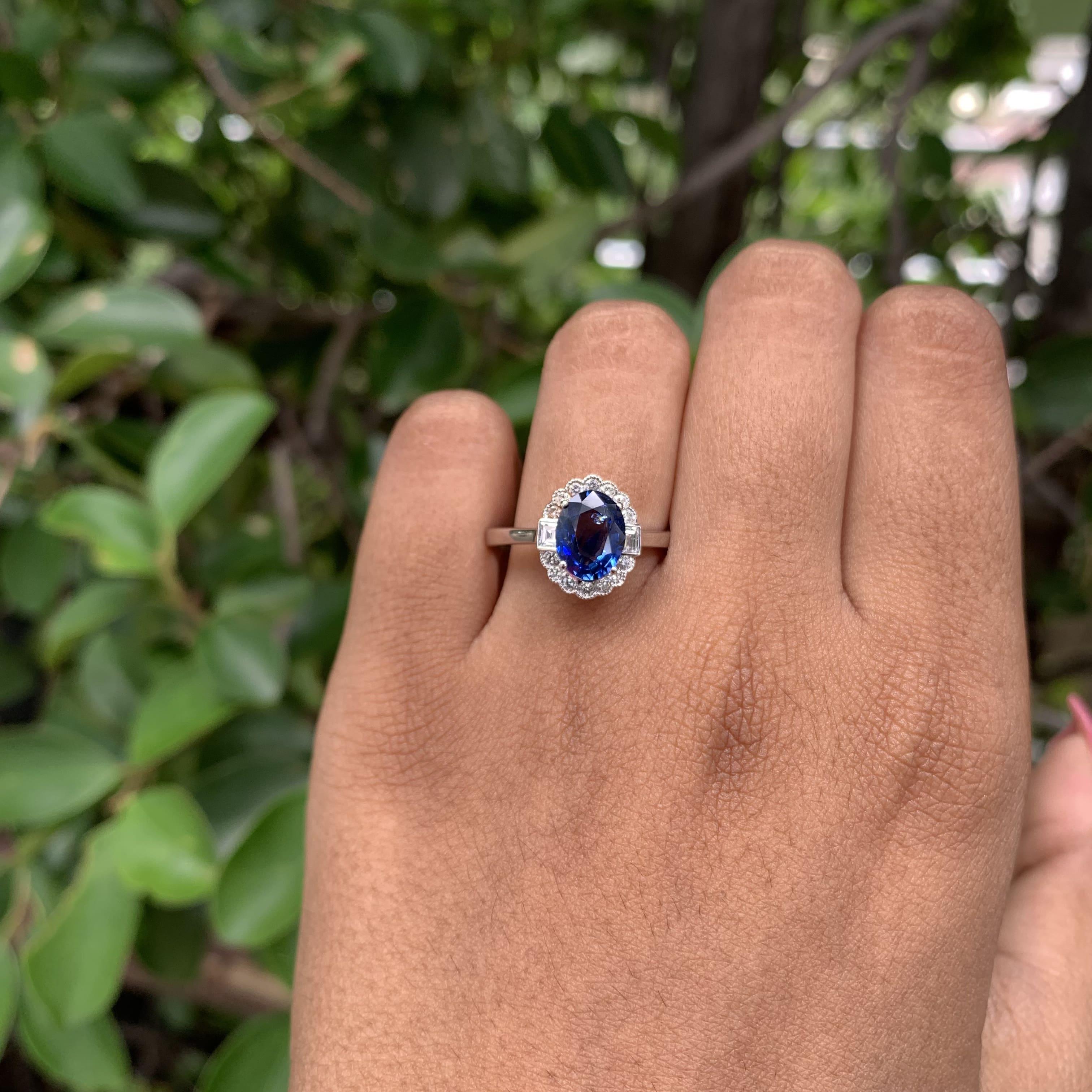1.53 Carat Royal Blue Ceylon Sapphire Ring with Halo Diamonds in 18K Gold For Sale 3